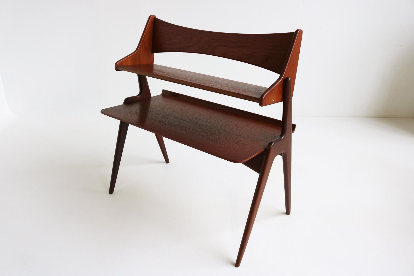 Vintage Deens Teakhouten Tijdschriftenrek Toegeschreven Aan Hans J. Wegner Voor Ry Møbler, 1950–1959, Gemaakt In Denemarken, Scandinavisch Design. photo buy