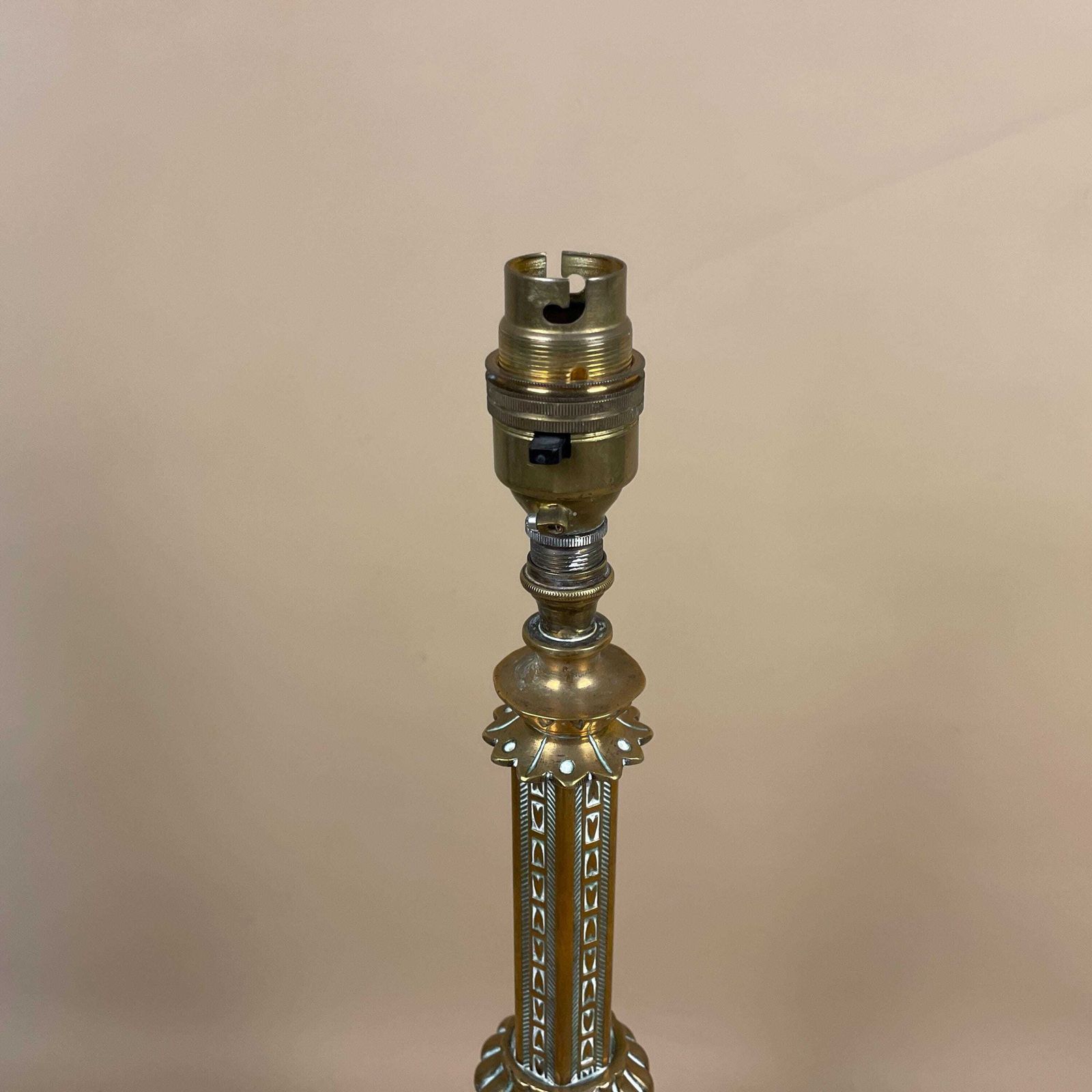 Antique Metal Gold Brass Lamp Light Bedside Side Table Desk Column Ornate Round Base Vintage Lamps Pillar Medium Patterned photo 99.0