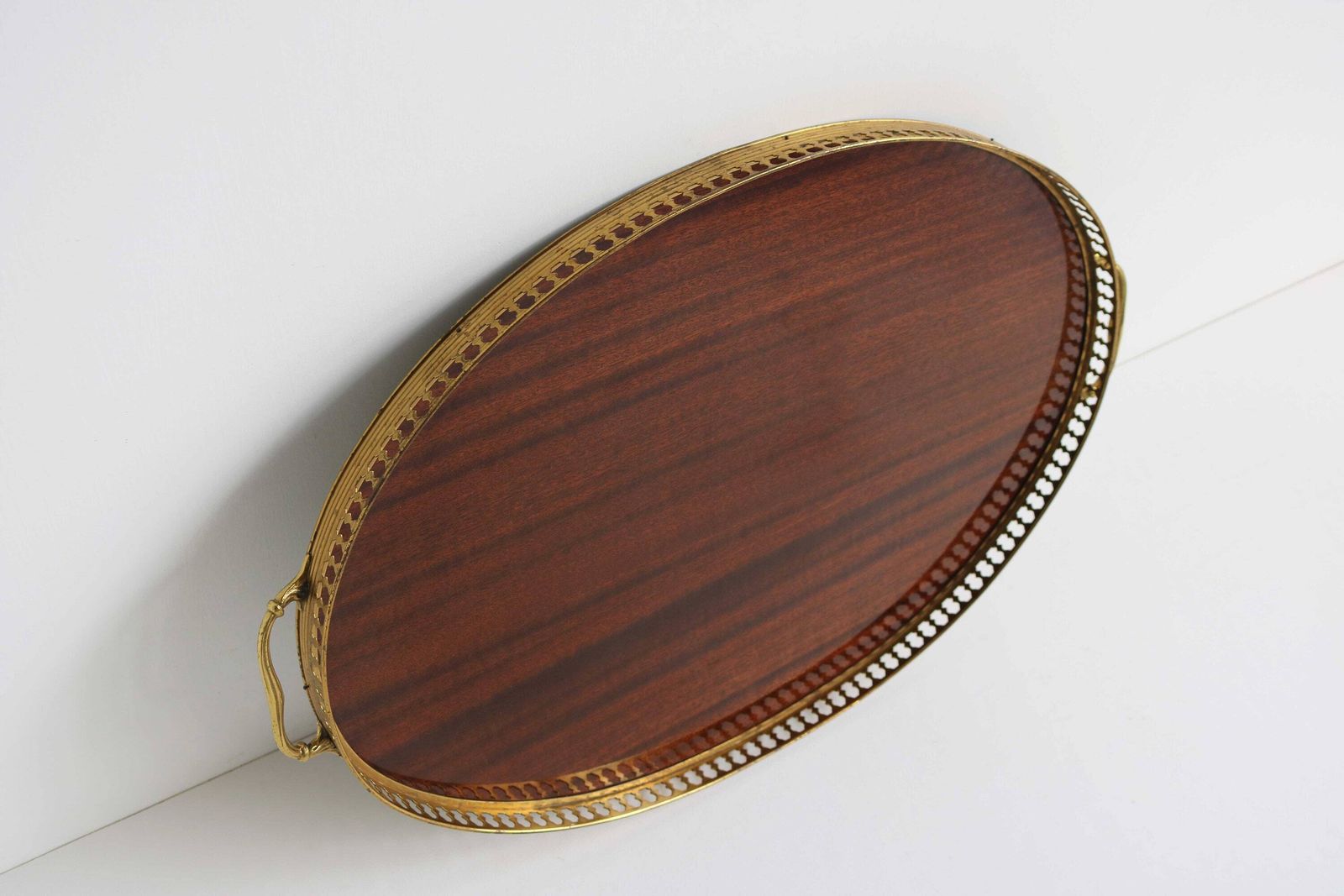 Ovaal Dienblad Met Twee Handgrepen, Messing En Formica Houtlook – Italiaans, Midden 20e Eeuw, Mid Century Modern Stijl, Regency Stijl photo buy