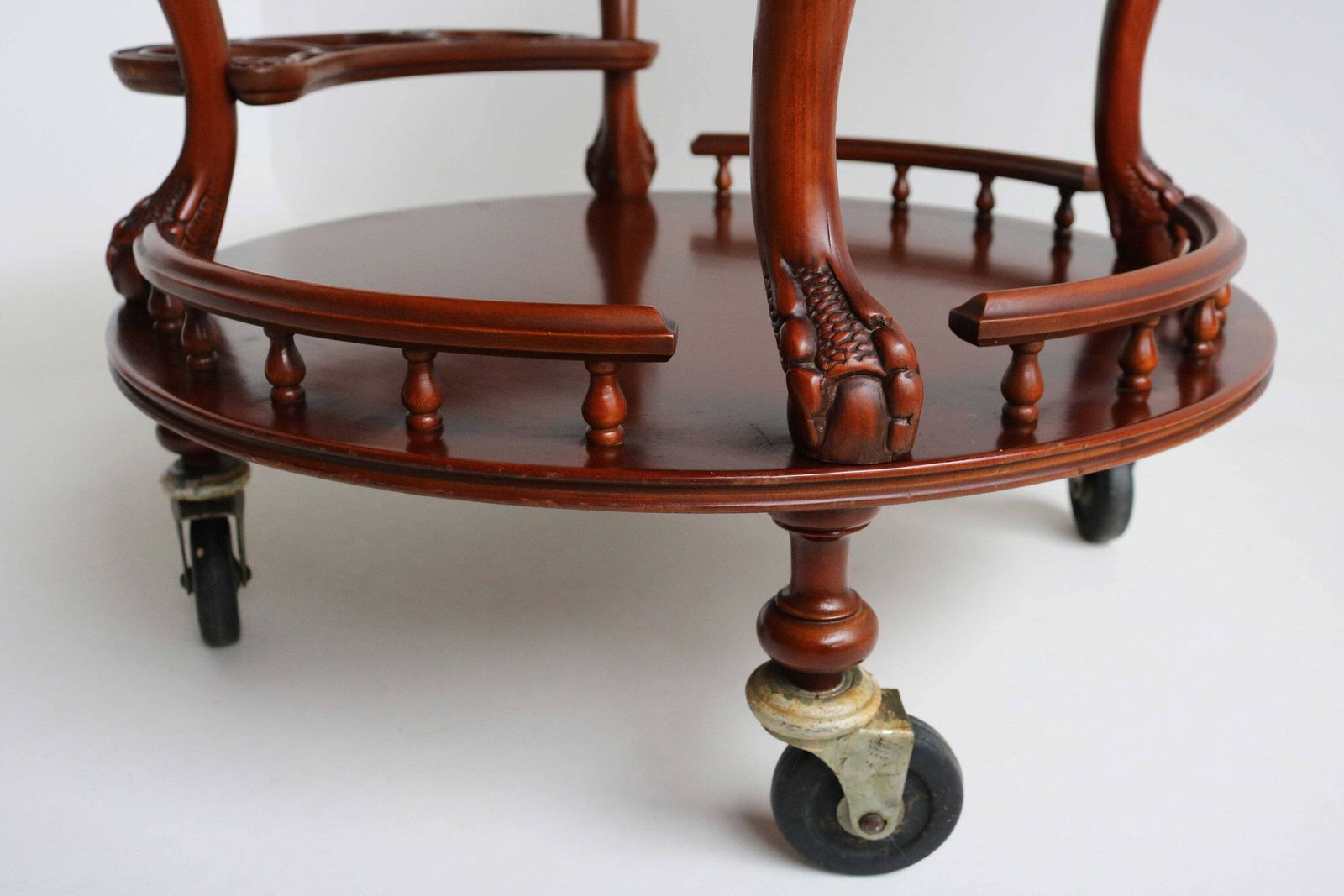 photo furniture Mid Century Round Rolling Bar Or Tea Cart, Swan Sculptures Vintage Wooden Serving Trolley Three Bottle Holder Side Table On Wheels 1960s