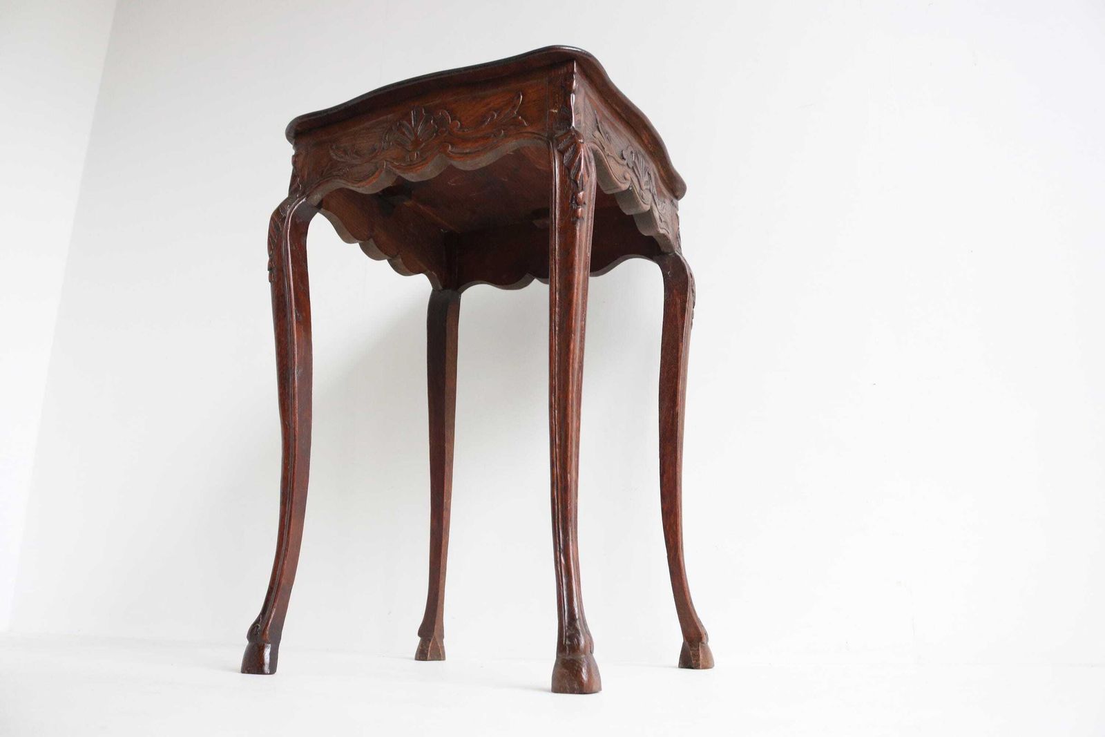 photo furniture Antiek Frans Bijzettafeltje In Louis XV Stijl, Begin 1900s, Eiken, Handgesneden, Plantentafel, Wijntafel