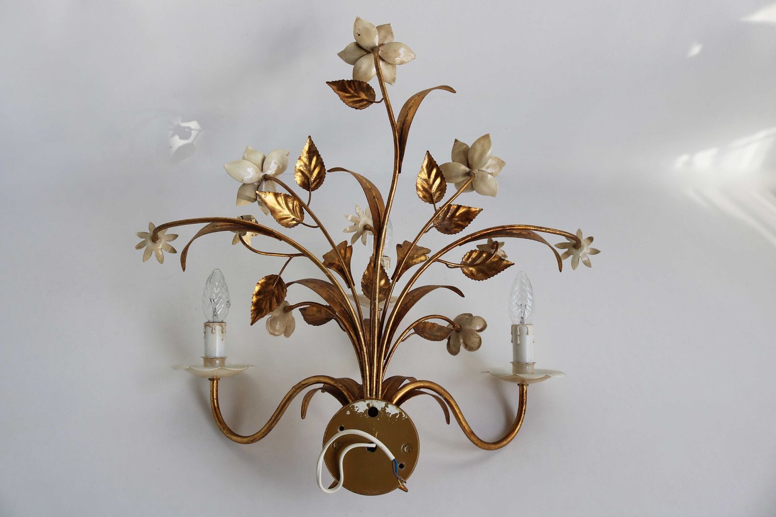 Large Mid Century Bouquet Of Flowers Gilt Florentine Sconce Attributed By Hans Kögl 1960 Hollywood Regency Golden Wall Lamp Wall Light Gilt photo vinterior