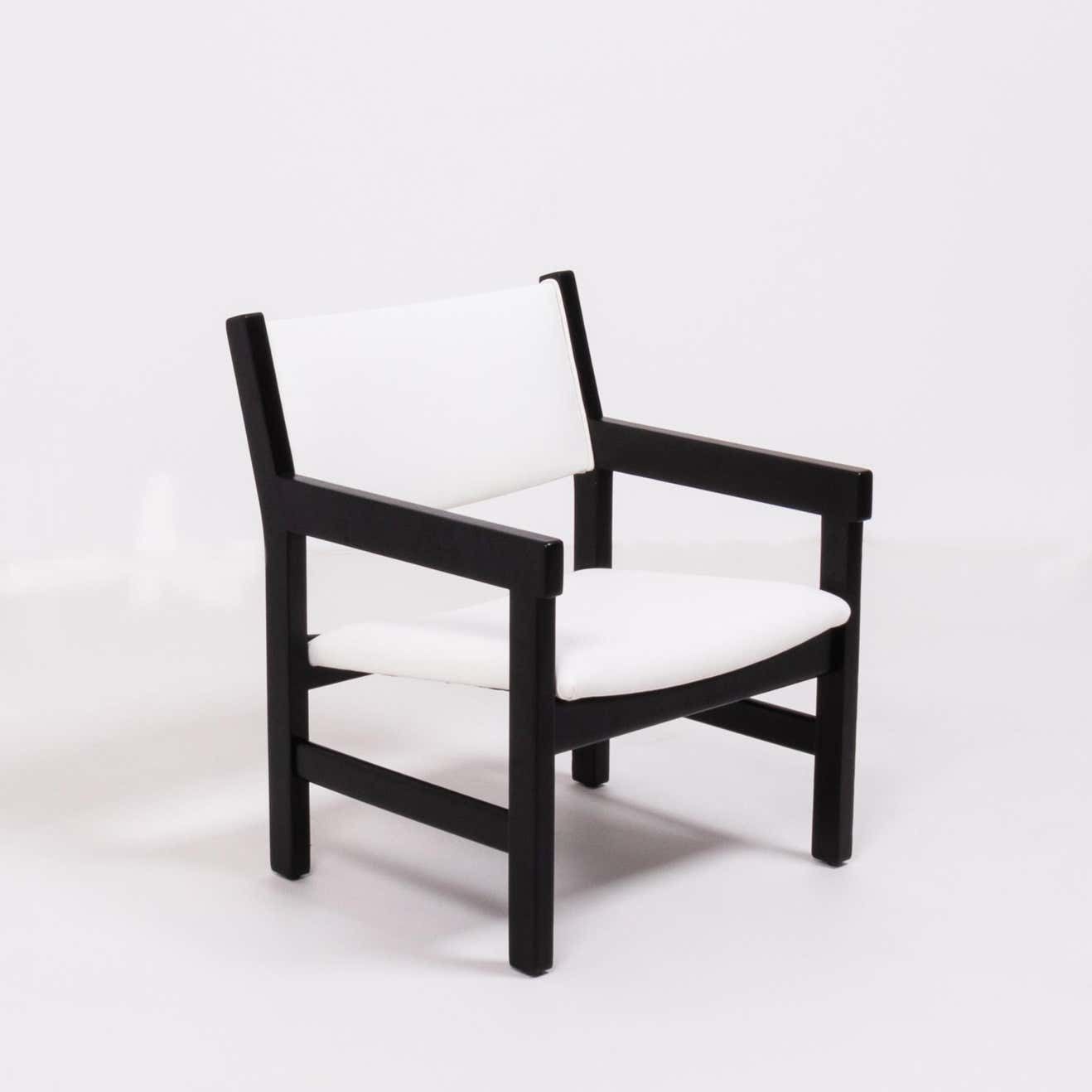 Hans Wegner Midcentury Dining Chairs For Getama In White, Set Of Six photo vinterior
