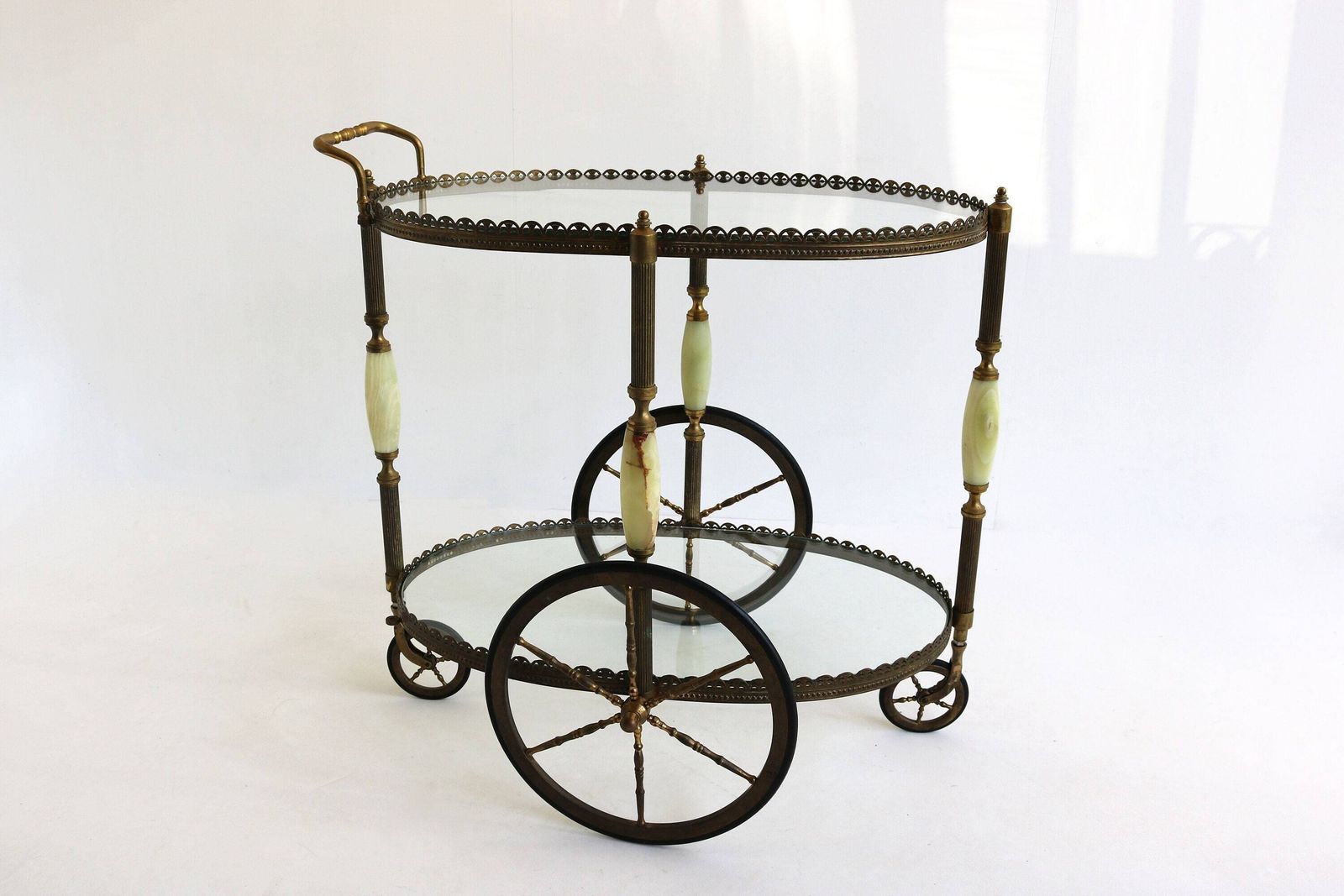 Ovale Barcart Trolley Cocktailwagen Entertainmentwagen Beverages Theewagen Hollywood Regency Messing Glas Serveerkar Marmer Toegeschreven Aan Maison Jansen
