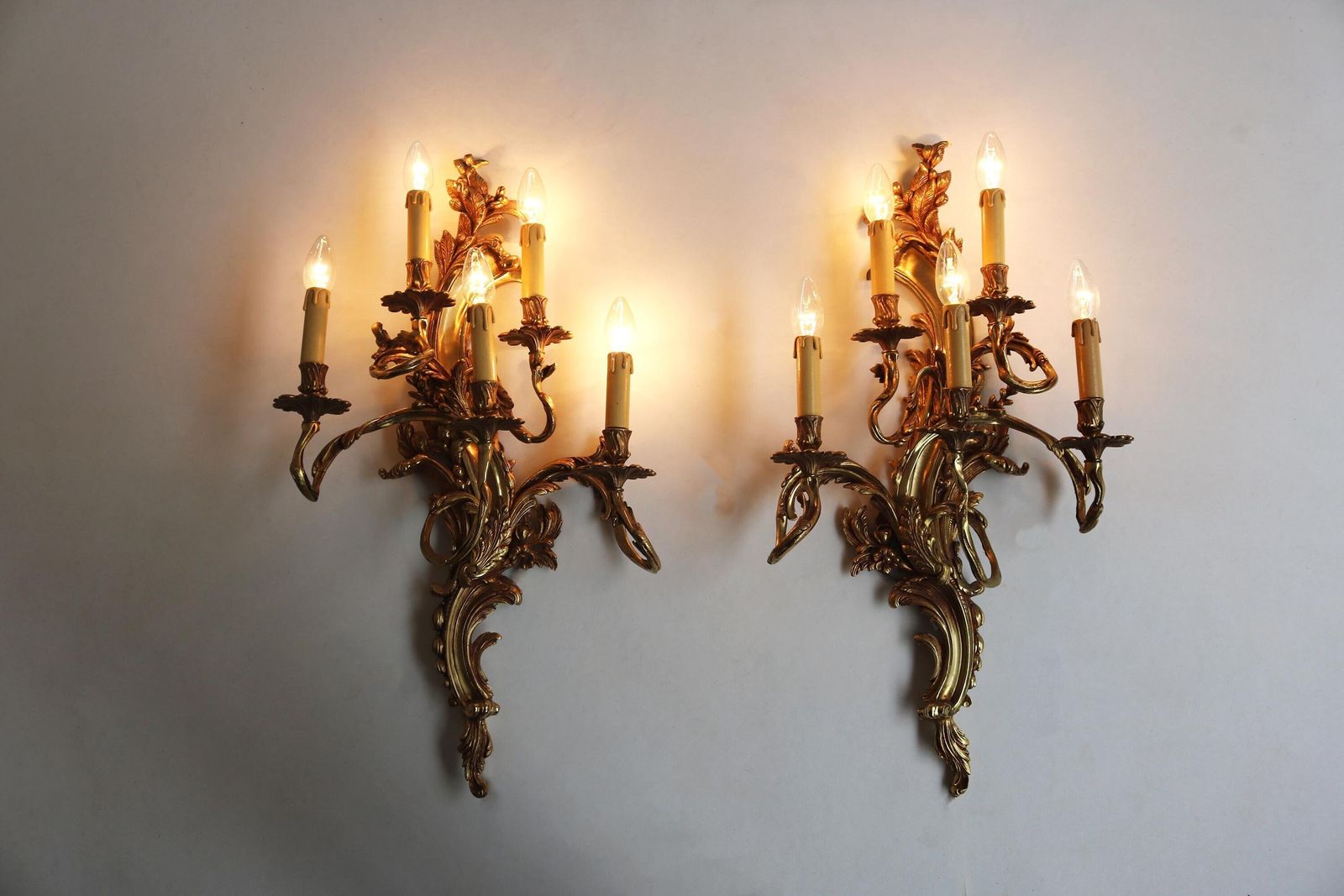 Couple Monumental French Gilt Brass Wall Sconces Appliques Pair Of French Louis XV Style Wall Lamps Antique Style Wall Lights Chateau 1960s