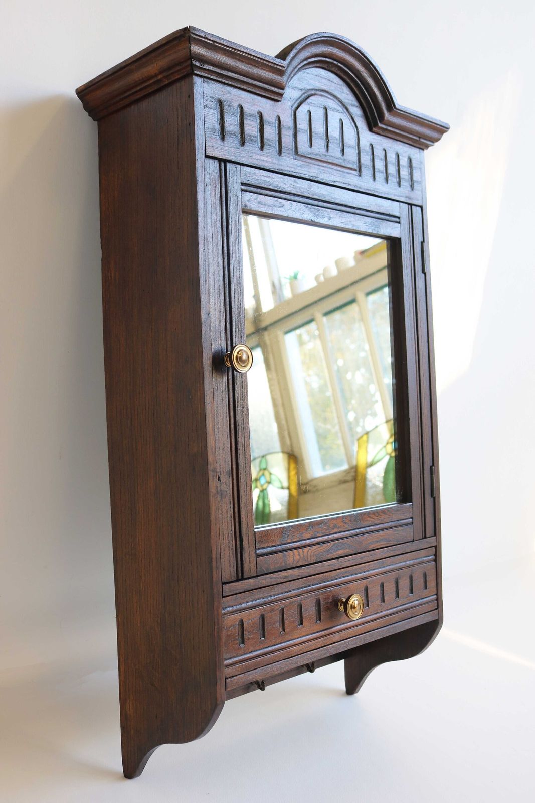 Vintage Houten Geneeskunde Badkamer Keukenkast Spiegel Lade Kleine Wandkast Apotheker Sleutelkast Hout Antiek 1930 Houtsnijwerk photo for sale