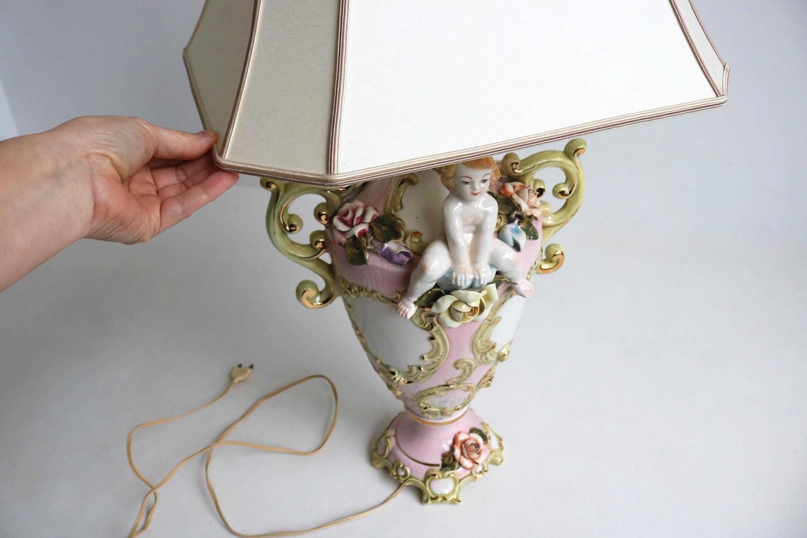 Capodimonte Porseleinen Cherubijnen Vintage Grote Tafellamp, Mid Century Bloemen Bureaulamp Gemarkeerd "994 Made In Italy" Jaren 1950 photo buy