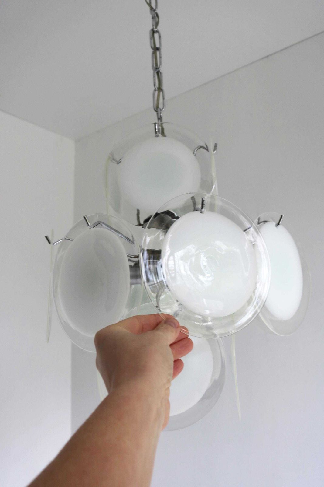 photo furniture Vintage Murano Glass Disc Chandelier By Gino Vistosi | 1970s Italian Mid Century Modern Pendant Lamp | 16 White Transparent Discs