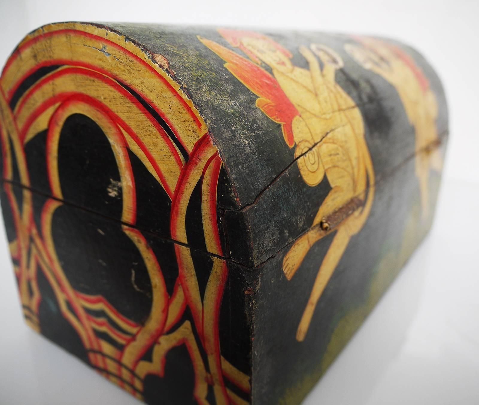 European 19th Century Painted Wooden Dome Top Box Folk Art photo vinterior