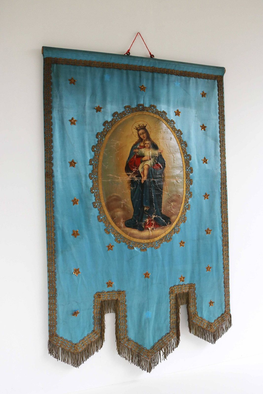 Antiek Religieus Handgemaakt Stoffen Kerkbanner Van Maria En Het Kindje Jezus – Oud Processie  En Altaarstuk, Wanddecoratie, Christelijk, Victoriaans photo for sale