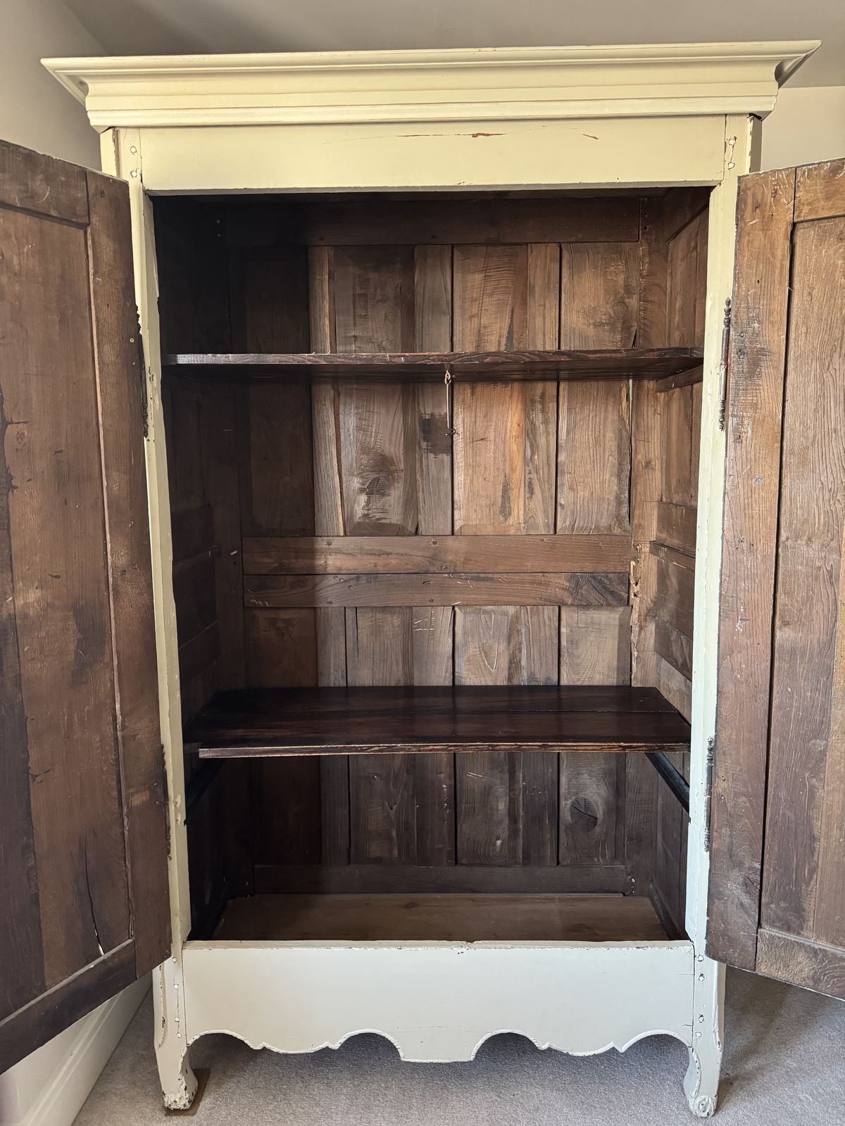 Louis XV French Armoire, 19th Century photo vinterior
