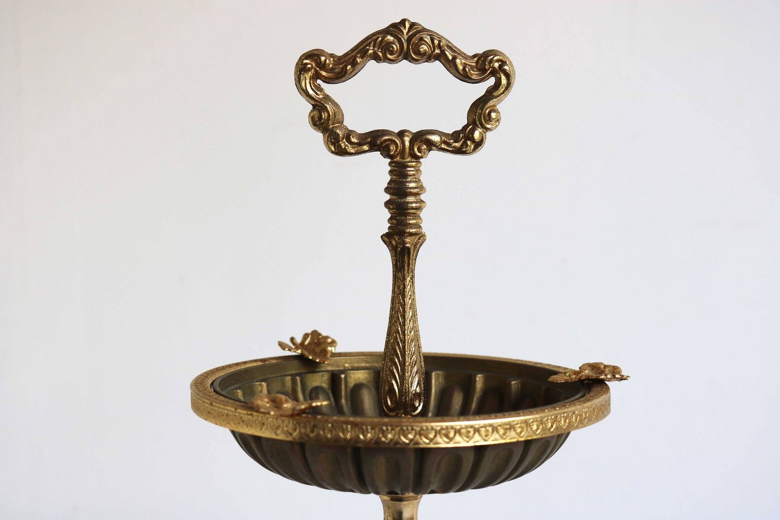 Vintage Staande Messing Glazen Ashtray, French Hollywood Regency Vloerstandaard, Mid Century Glazen Ashtray/Bijzettafel, Jaren 1960 photo for sale