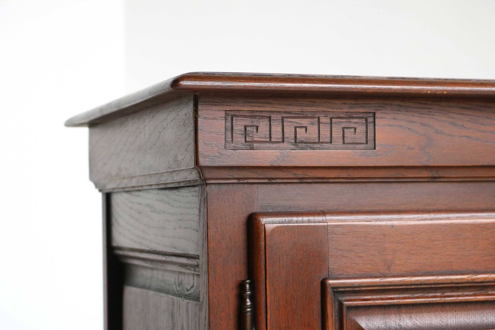 Mid Century Hand Carved Massive Oak Sleek Couple Nightstands Antique Style Bedside Tables Side Tables Bedside Cabinets Working Lock 50s 60s photo Furniture
