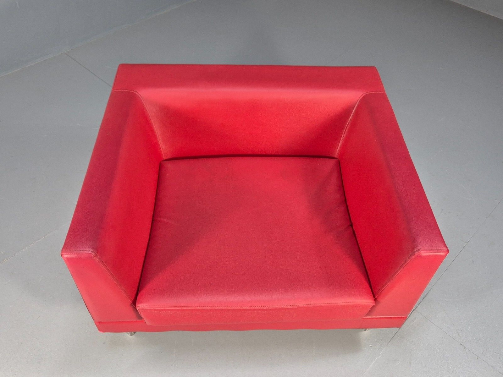 Vintage Red Vinyl Modern Design Lounge Chair Modus Brand Retro Style Eb9409 Mnor photo 250.0