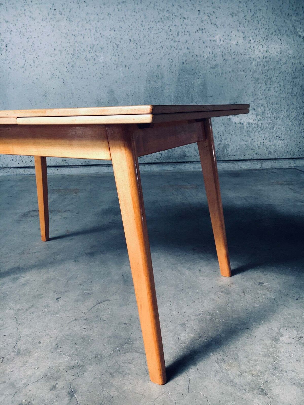 photo vintage Uitschuifbare Eettafel, Jaren 1950, Mcm Dutch Design – Cor Alons Voor Gouda Den Boer