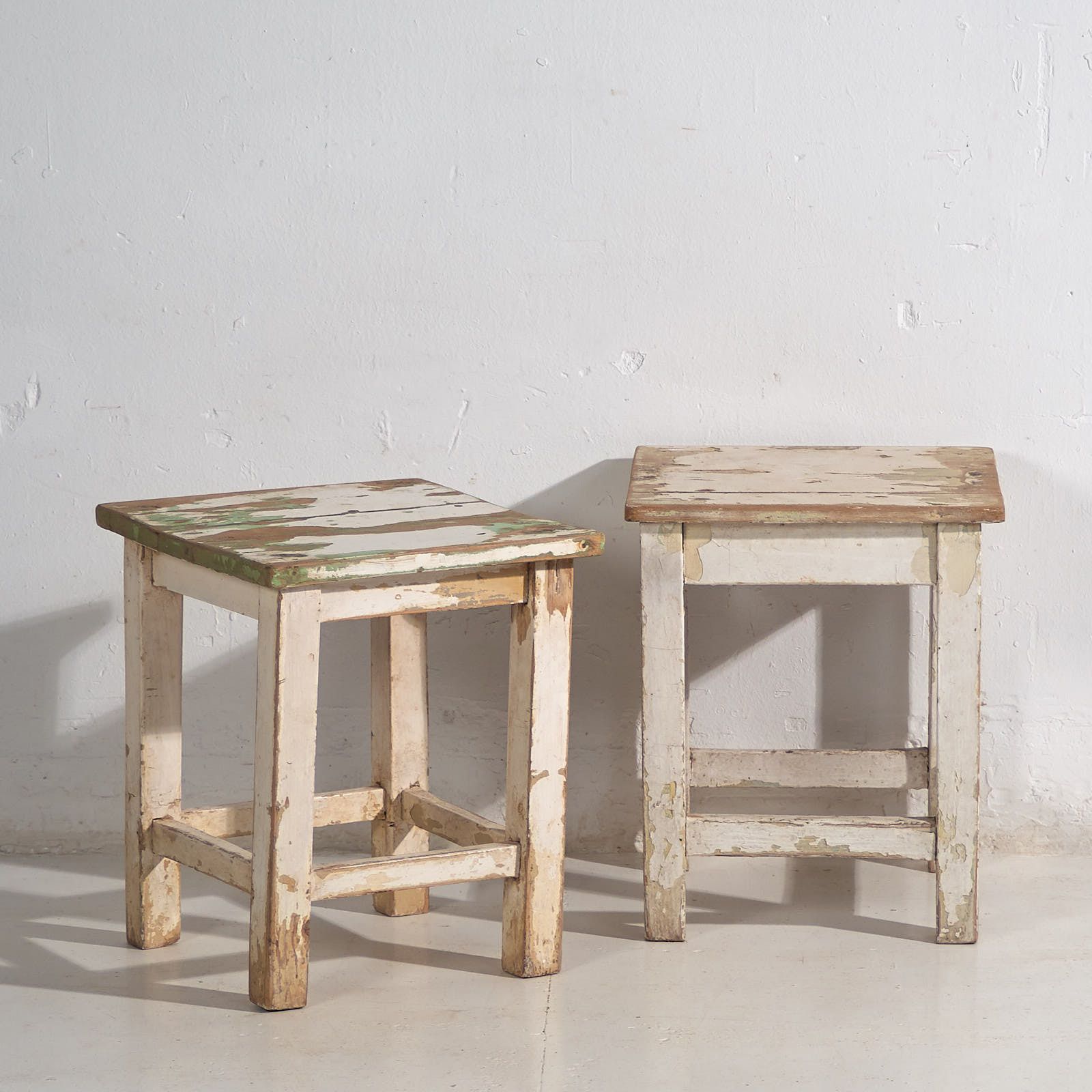photo vinterior Antique White Coffee Tables (C.1920). Set Of 2 Pieces #4