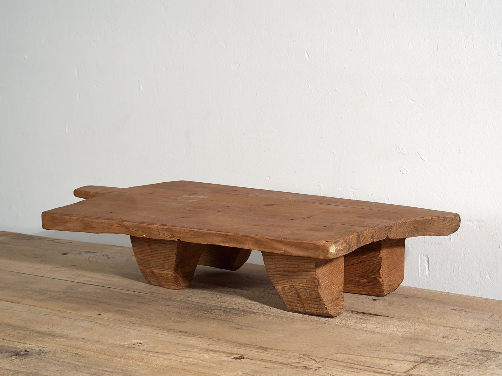 photo furniture Table d'appoint d'époque en bois massif (vers 1920) #17