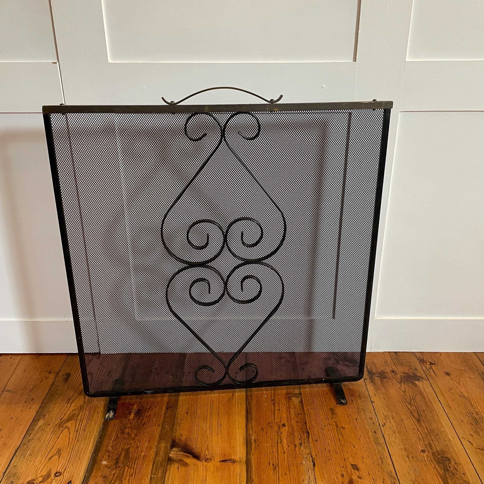 Antique Fireguard Fireplace Screen Metal Cast Iron Black Vintage Fire Guard Victorian Ornate Freestanding Patterned Rectangle Brass Mesh photo vinterior