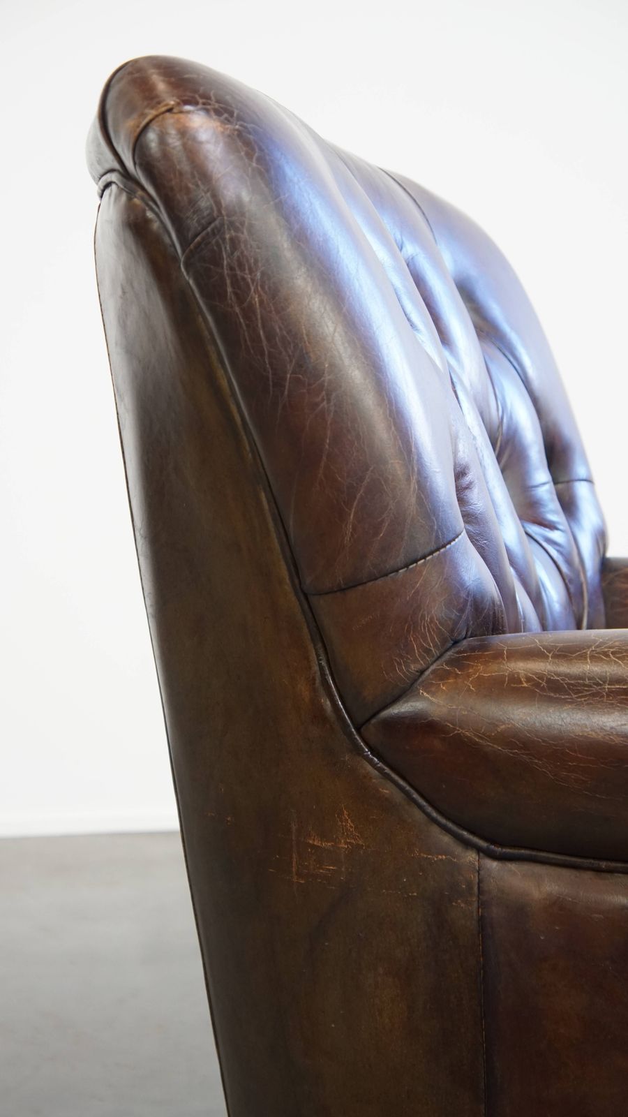 photo vinterior Beautiful, Unique Cognac Colored Brown Nerfde Rundleren Chesterfield Armchair/ Armchair
