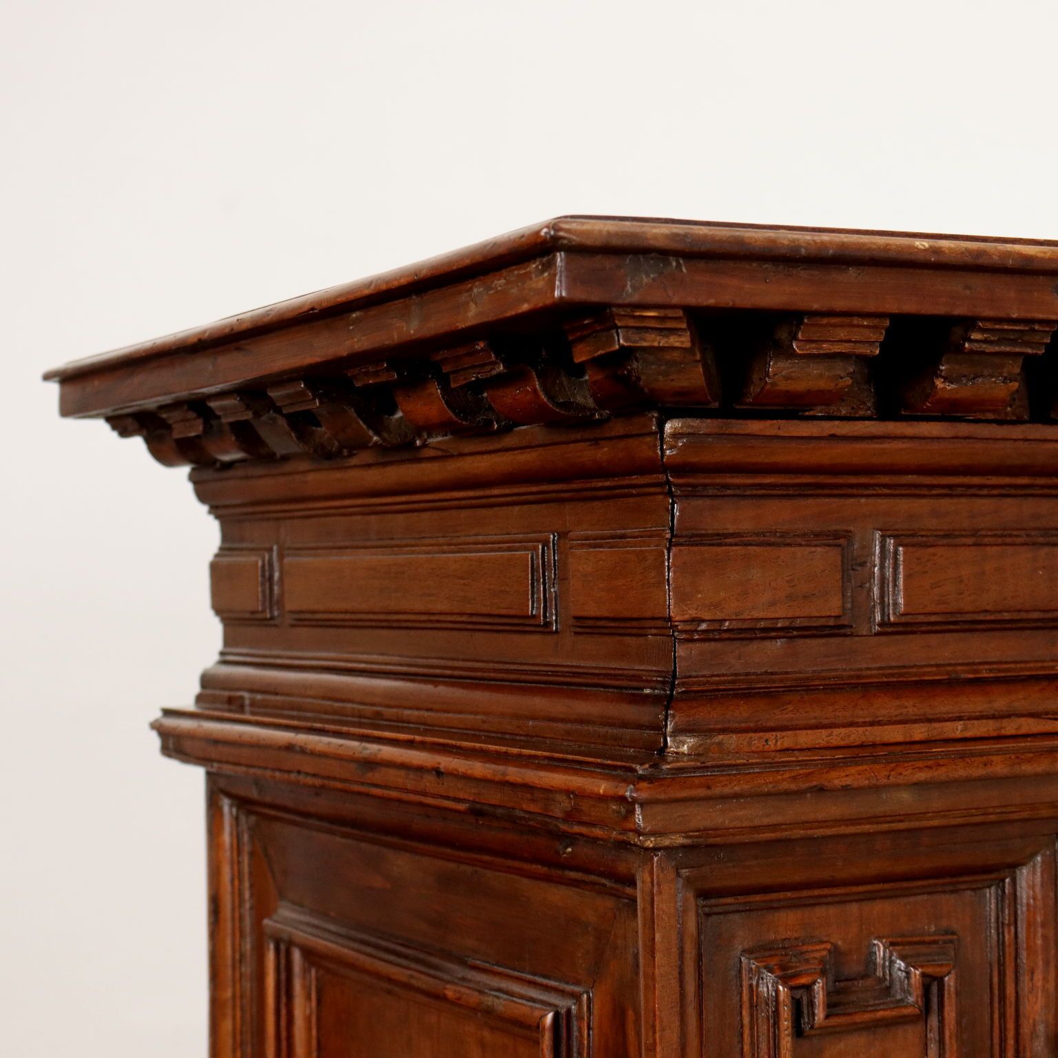 Ancient Cupboard Reggio Emilia Late XVII Century Walnut photo 6310.0