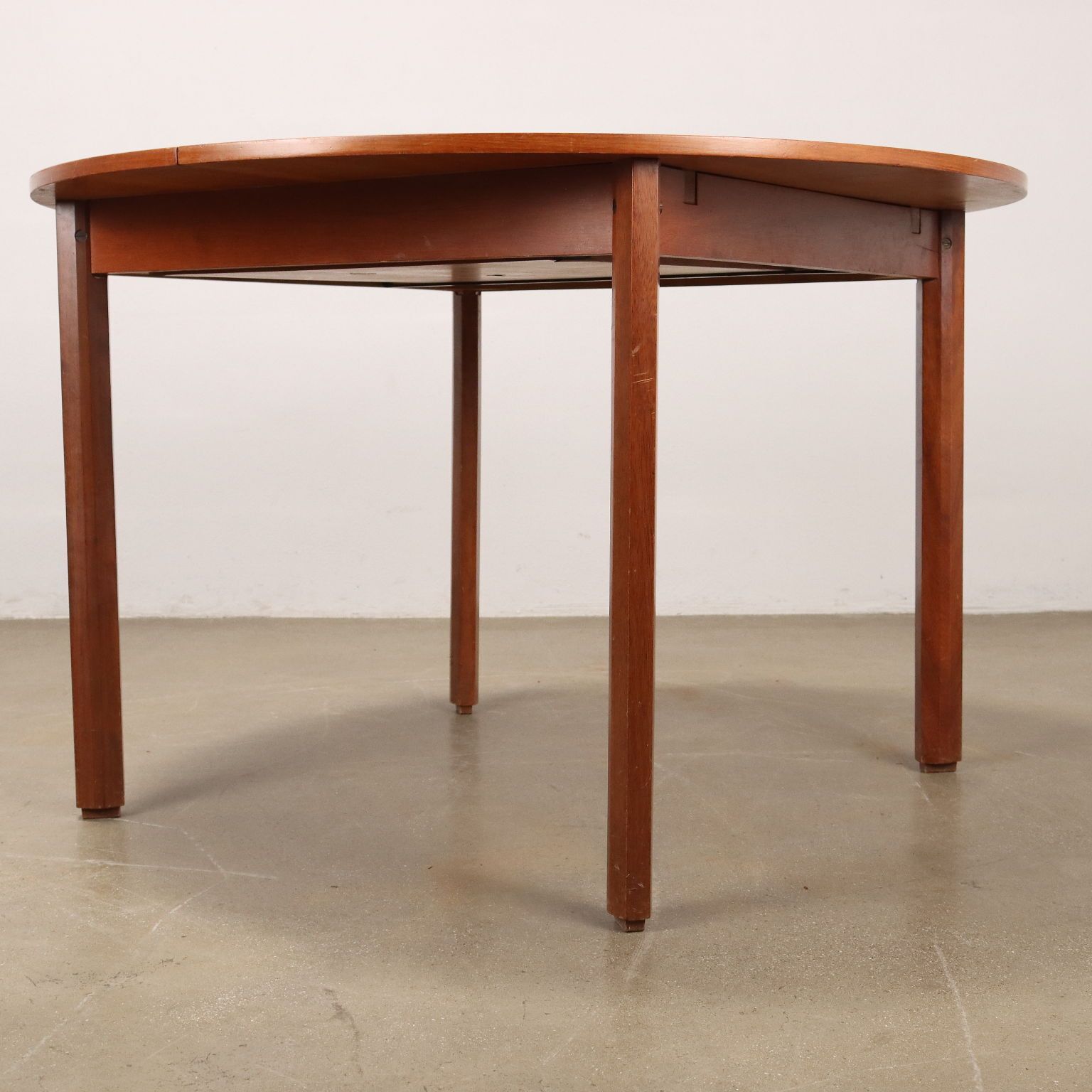 photo furniture Vintage 1960s Extendable Table Teak Veneered Italy