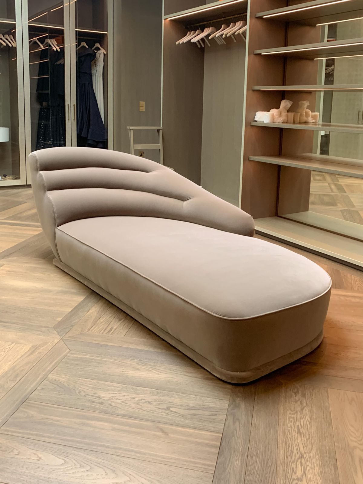 Hollywood Regency Style Taupe Velvet Chaise Longue By Promemoria, Italy C.2000 photo buy