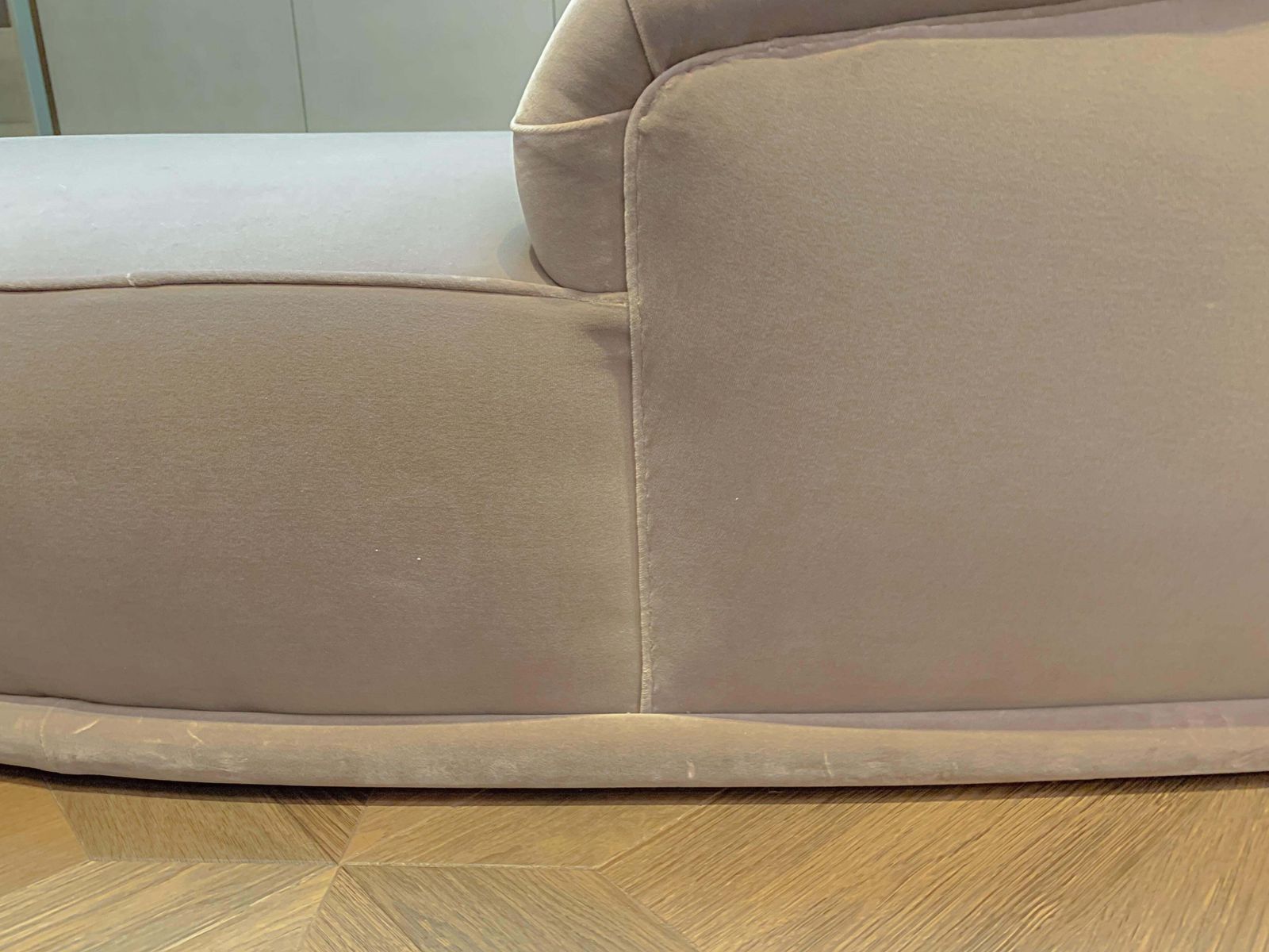 photo furniture Hollywood Regency Style Taupe Velvet Chaise Longue By Promemoria, Italy C.2000