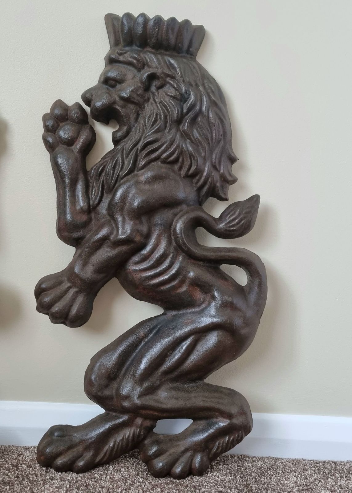 A Large And Imposing Pair Of Cast Iron Heraldic Rampant Crowned Lion Mounts, Ideal For A Variety Of Architectural Or Decorative Applications. photo vinterior