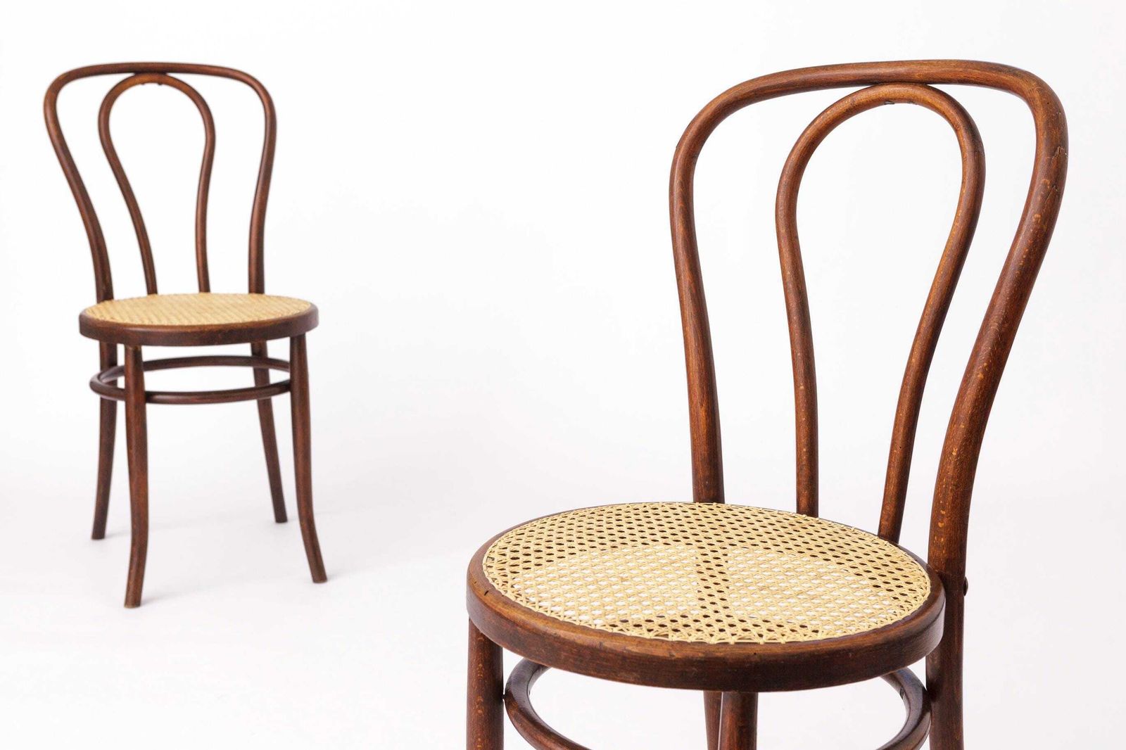 Set Van 2 Vintage Bentwood Stoelen – Jaren 1950–1960, Beukenhout, Nieuw Weens Vlechtwerk, Mid Century Eetkamerstoelen photo for sale