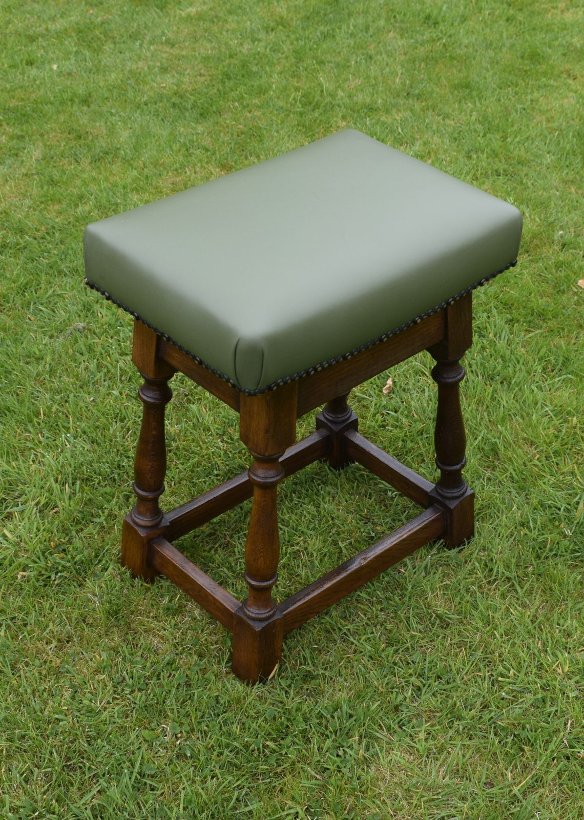 photo furniture Early 20th Century Oak Joint Stool