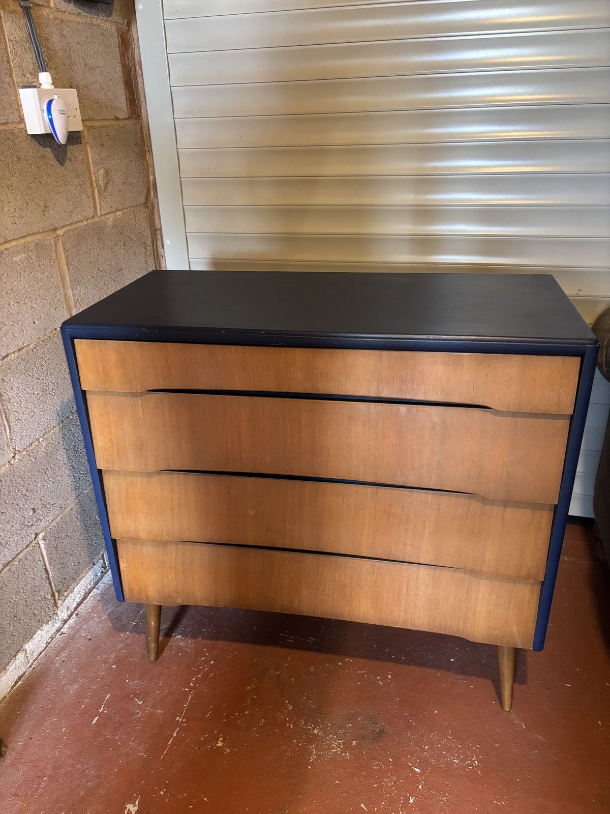 Avalon Yatton Beehive Chest Of Drawers photo for sale