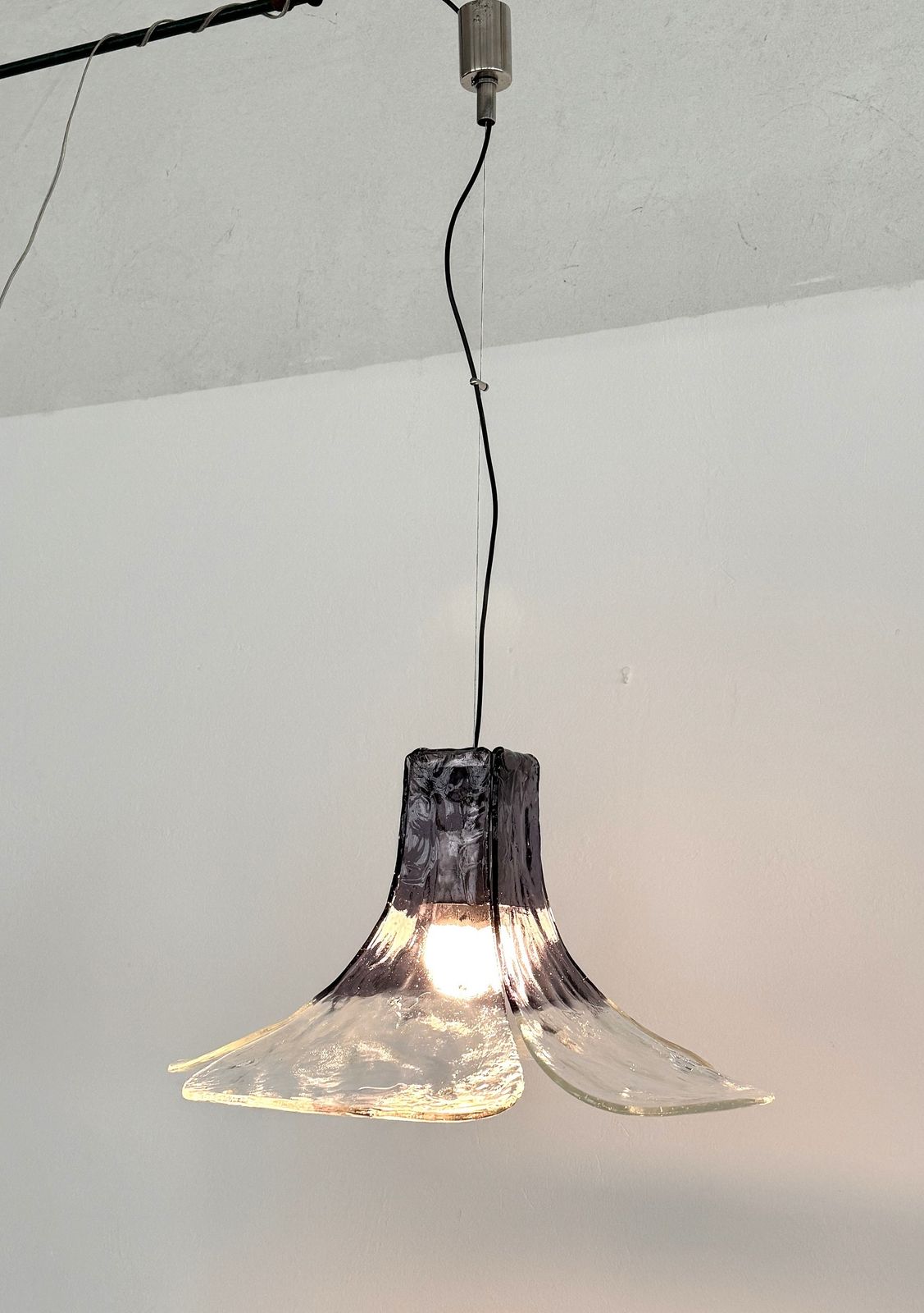 photo furniture Carlo Nason For Mazzega Petals Chandelier In Crystal Purple Murano Glass, 1960s