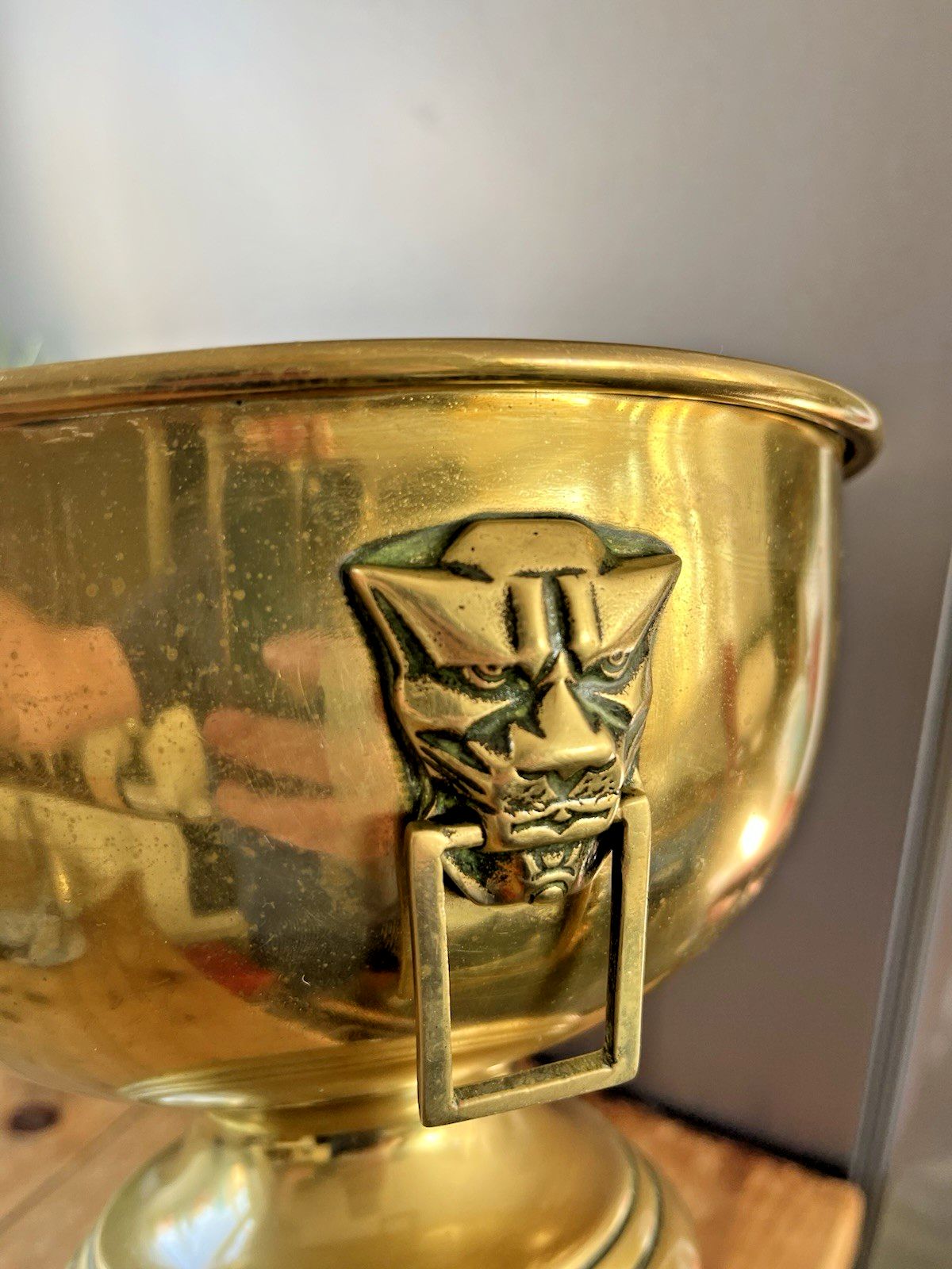 photo vintage Brass Art Deco Angular Jaguar Mask Pedestal Fruit Punch Bowl Champagne Cooler
