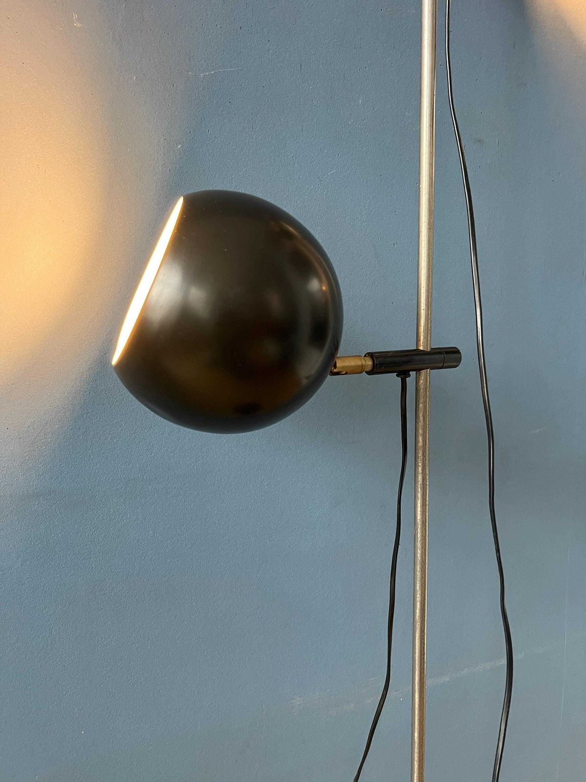 Vintage Mid Century Vloerlamp Met Zwarte Eyeball Kappen photo 579.0