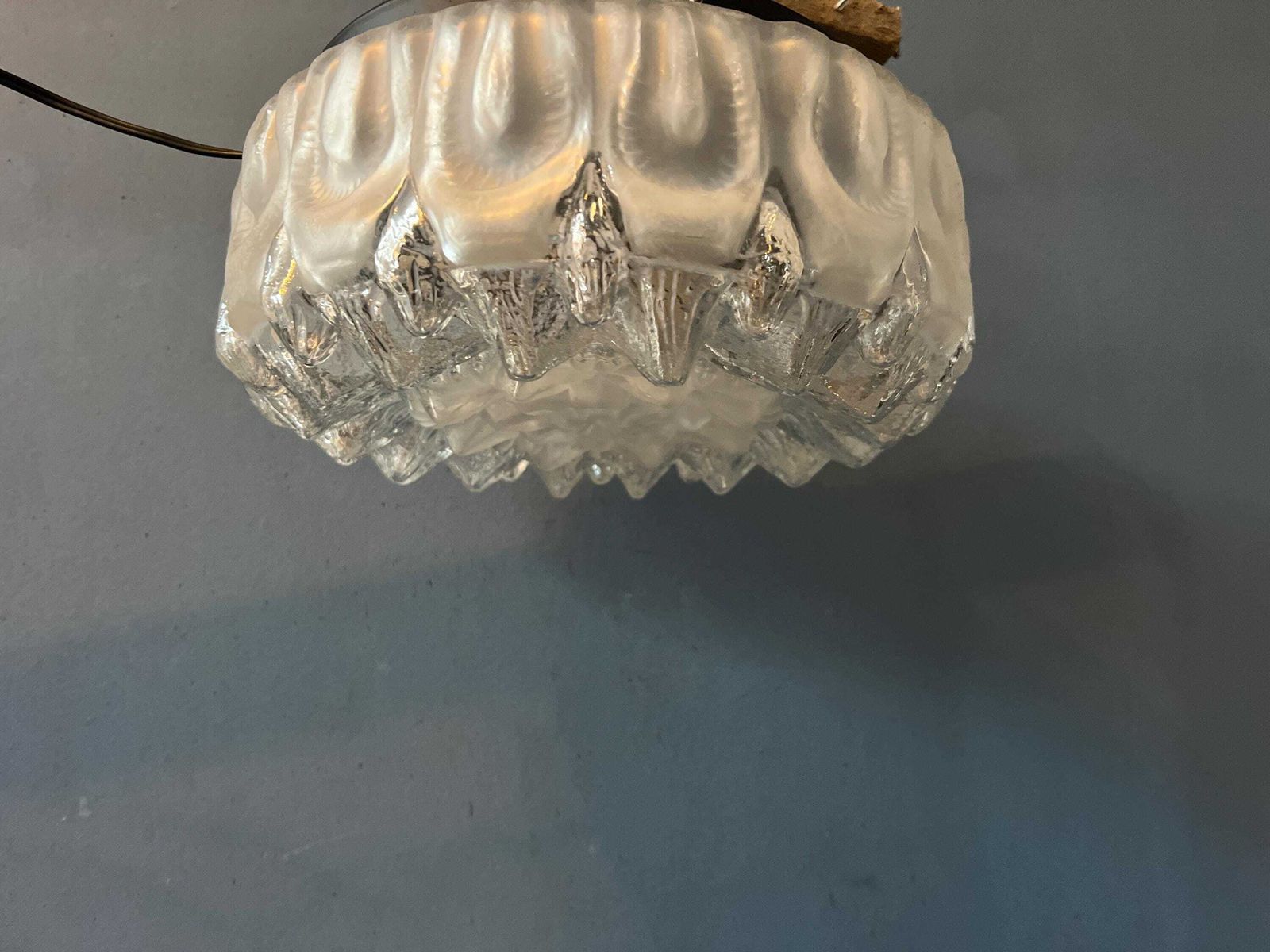 Vintage Mid Century Decoratieve Glazen Plafondlamp Met Dik Glas photo vinterior