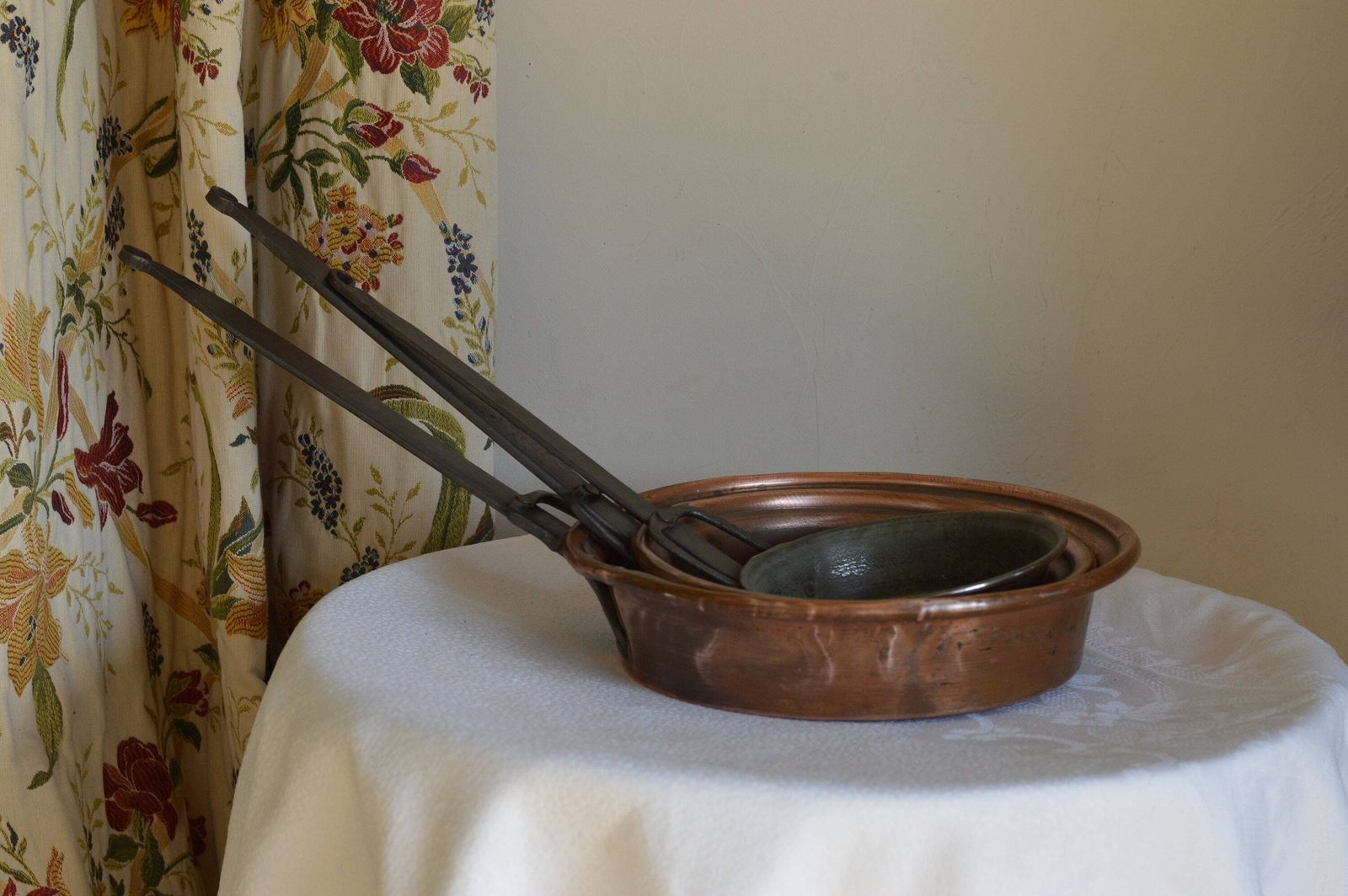 Antique French Set Of 3 Copper Pans / 3 Copper And Iron Pans From 18c / Decorative Set Of Saute Pans / Antique Copper Frying Pans photo for sale