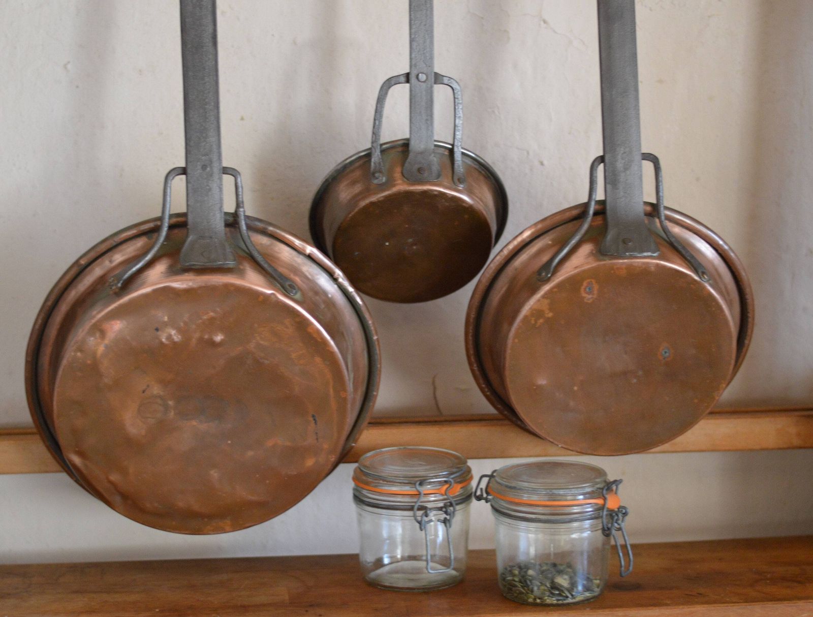 photo furniture Antique French Set Of 3 Copper Pans / 3 Copper And Iron Pans From 18c / Decorative Set Of Saute Pans / Antique Copper Frying Pans