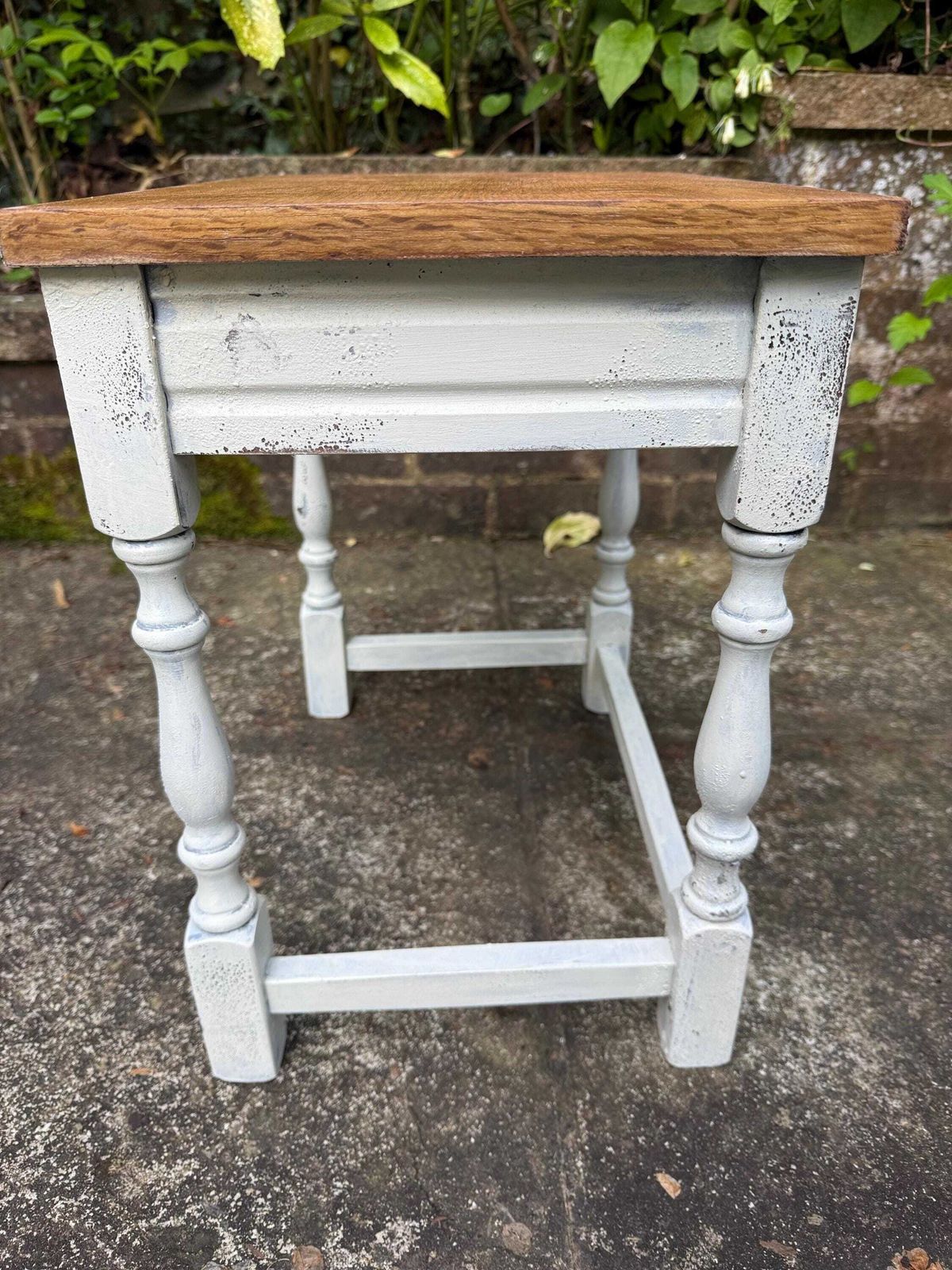 Vintage Oak Small Occasional Table, Vintage Oak Table, Lamp Table, Plant Stand   Quality Vintage Table (41 X 42.5 X 29) photo for sale