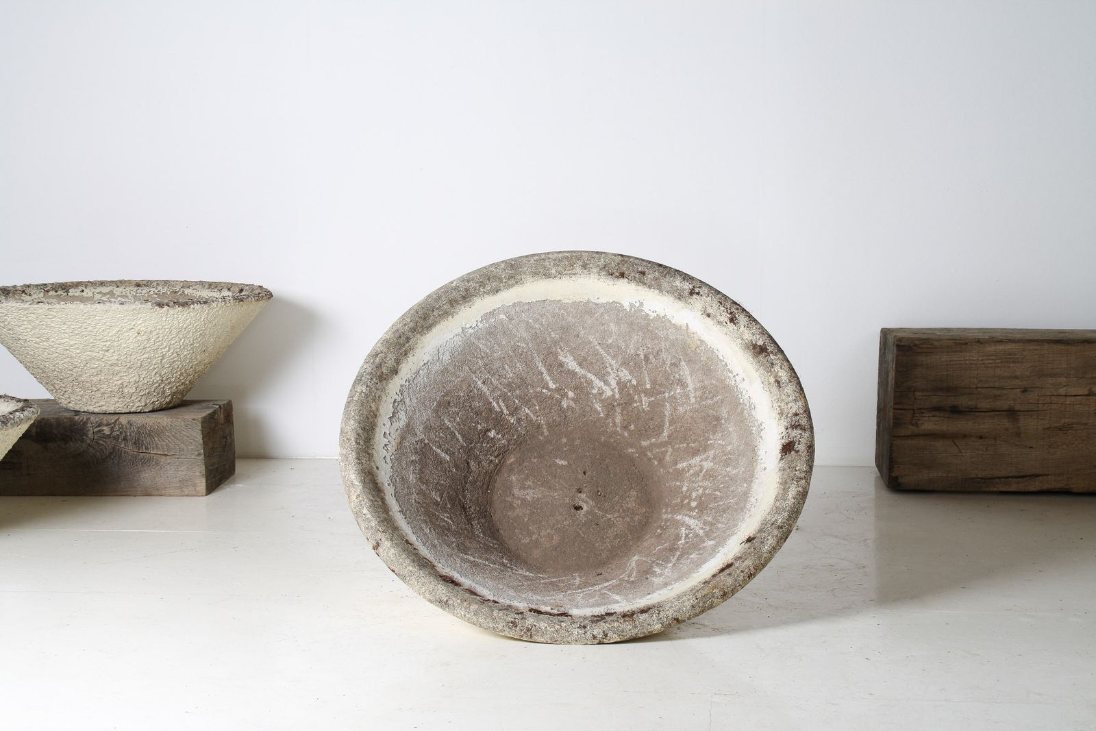 A Large 1960s Mid Century Modernist Concrete Planter In The Manner Of Willy Guhl photo buy