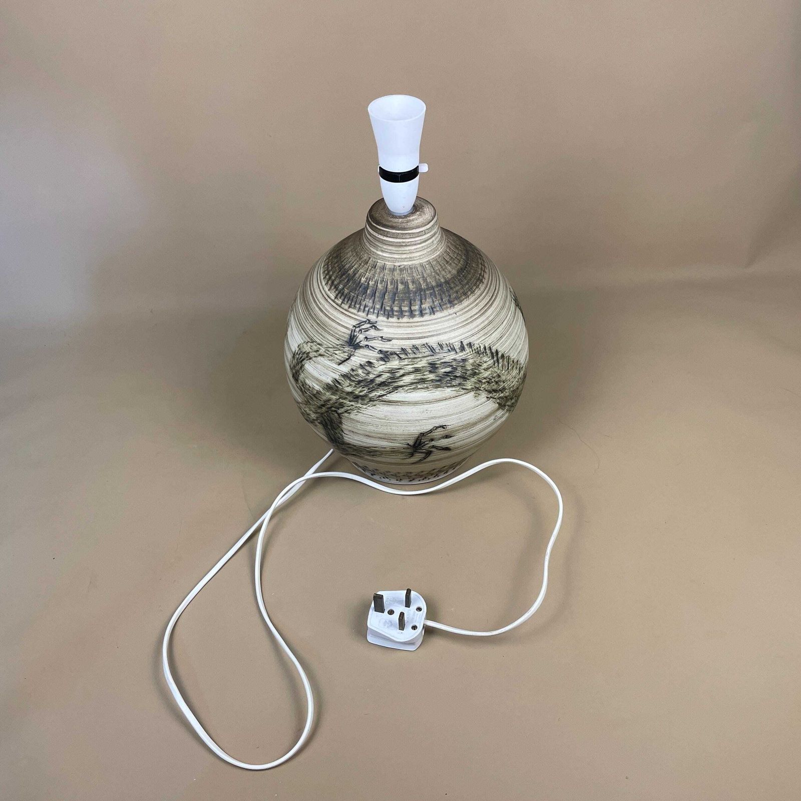 photo furniture Vintage Clay Lamp Oriental Dragon Light Bedside Cream & Brown Round Circle Chinese Table Lamp