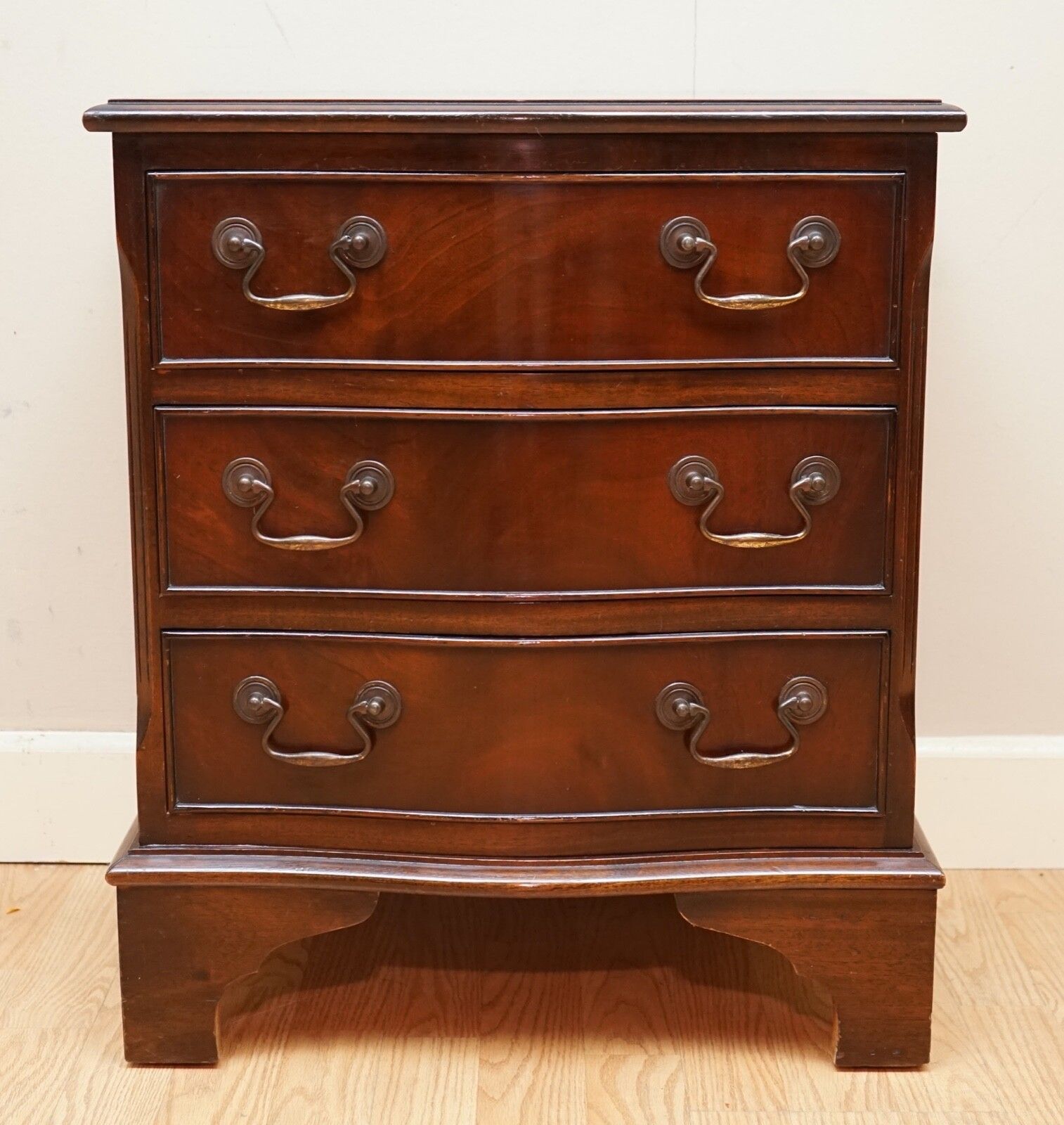 Georgian Style Mahogany Flame Mahogany Chest Of Drawers photo vinterior