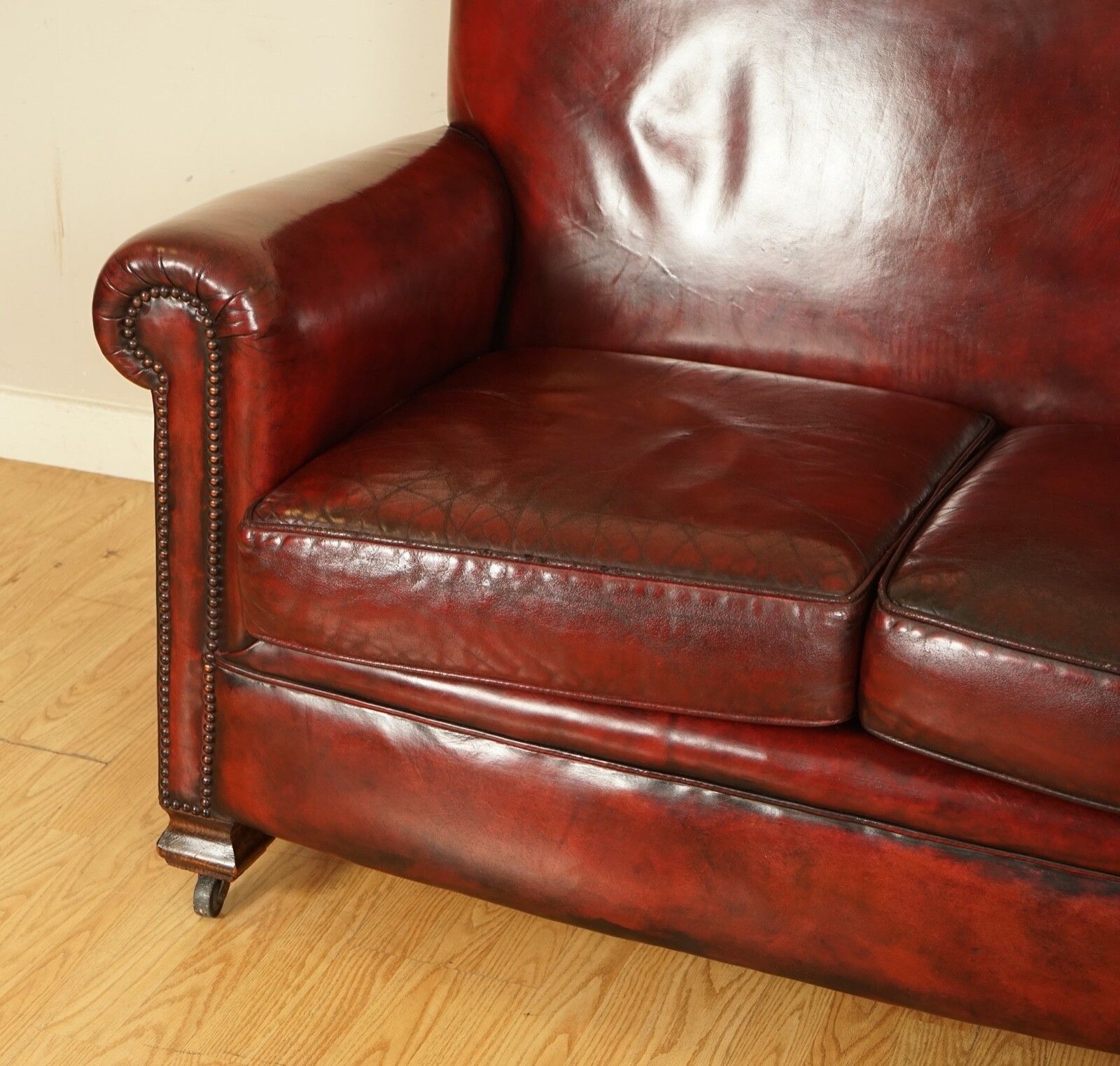Stunning Victorian Burgundy Gentleman's Club Hand Dyed Leather Sofa photo vinterior