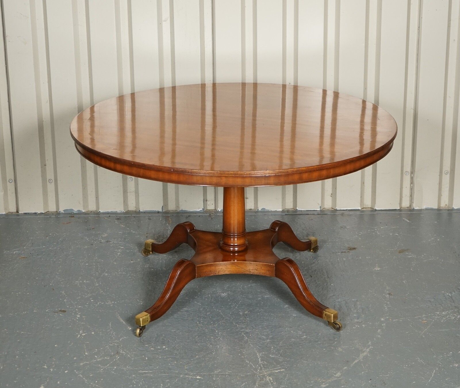 Very Stunning Circular Burr Walnut Dining Table Made By Beresford & Hicks London photo 1650.0
