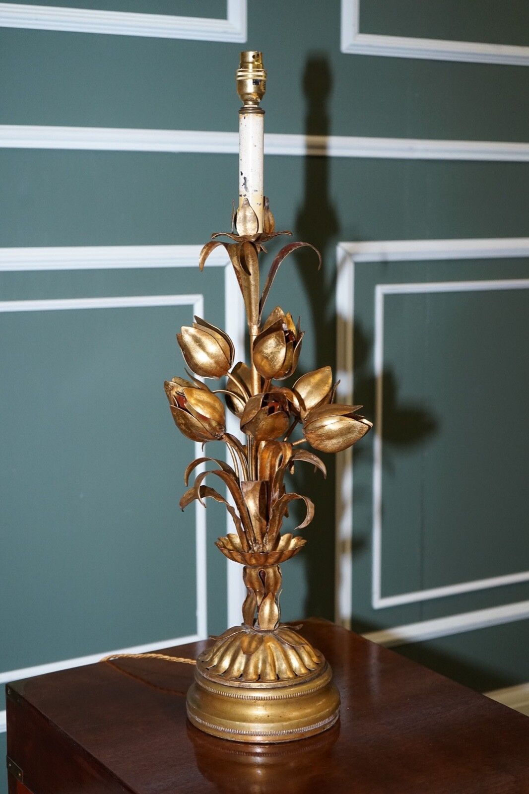Italian Hollywood Regency Gold Tone With Tulip & Lotus Flower Design Table Lamp photo 650.0