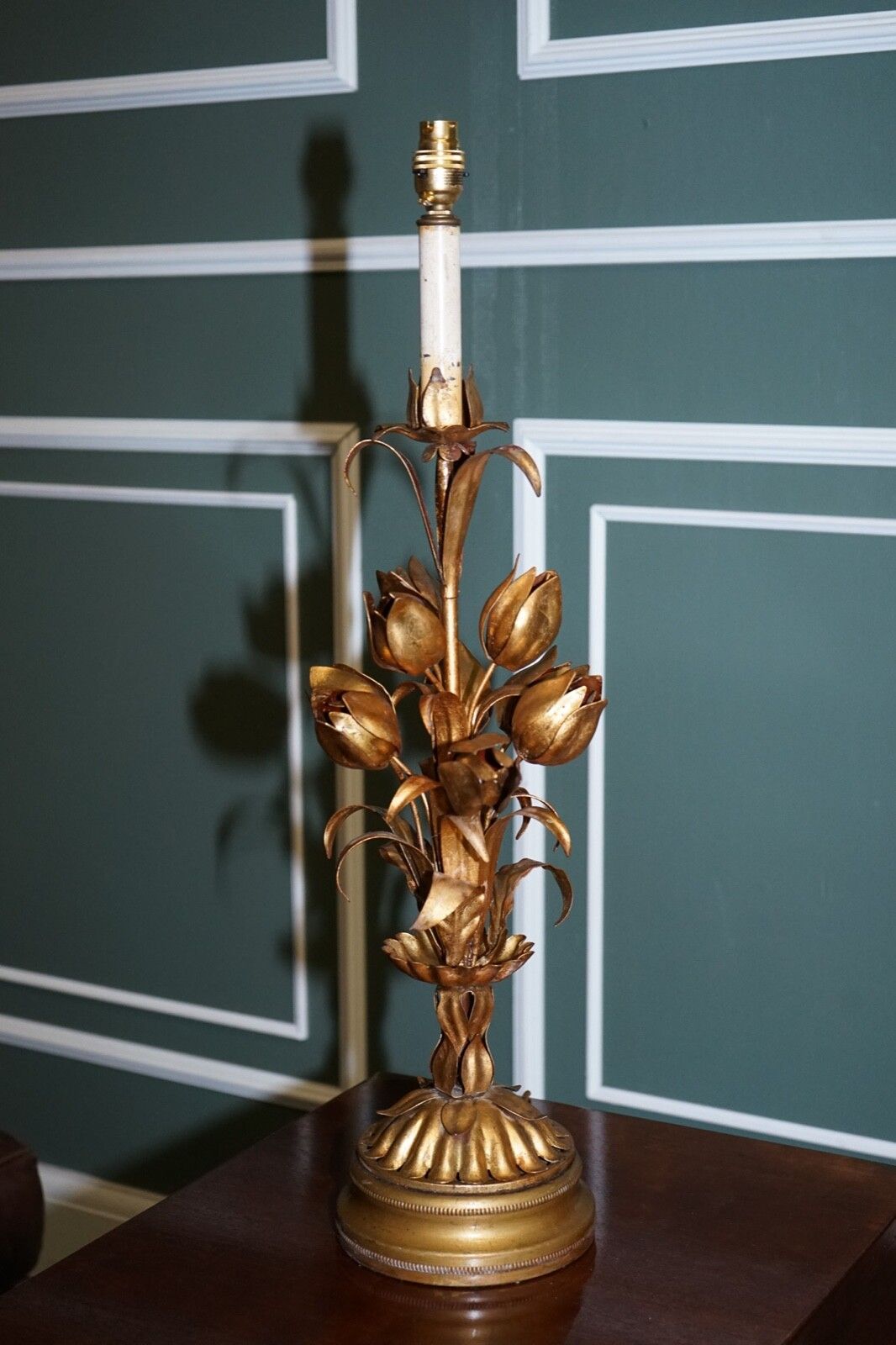 Italian Hollywood Regency Gold Tone With Tulip & Lotus Flower Design Table Lamp photo vinterior