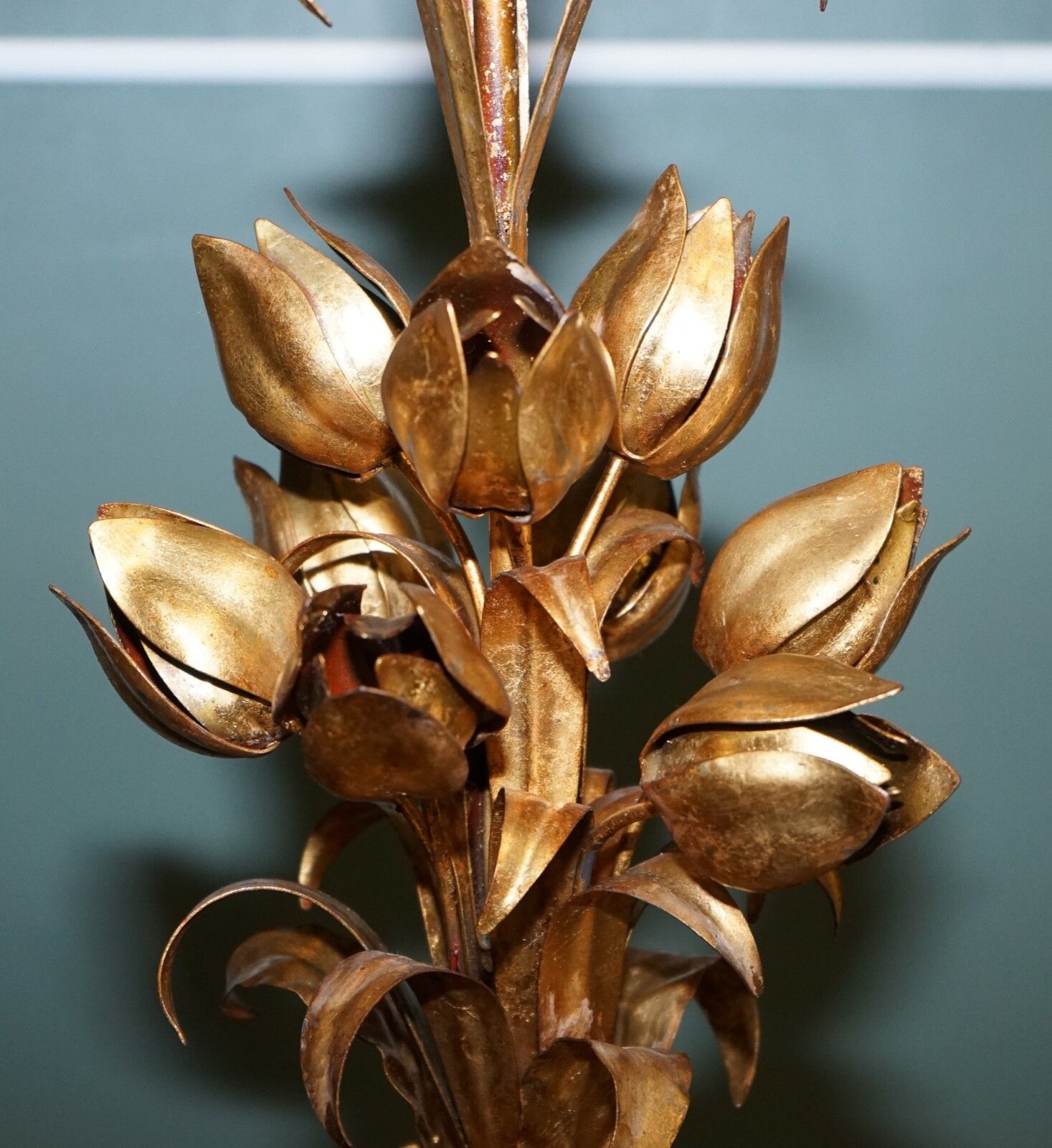 Italian Hollywood Regency Gold Tone With Tulip & Lotus Flower Design Table Lamp photo vintage
