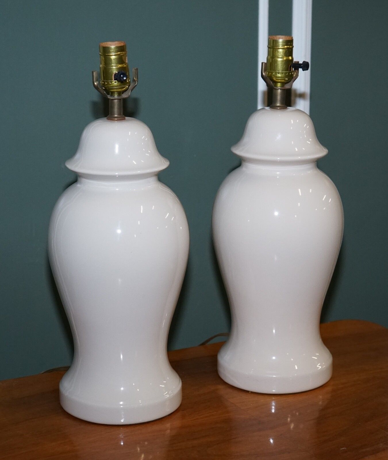 Circa 1970s Vintage Cream Coloured Porcelain Pair Of Lamps photo vinterior
