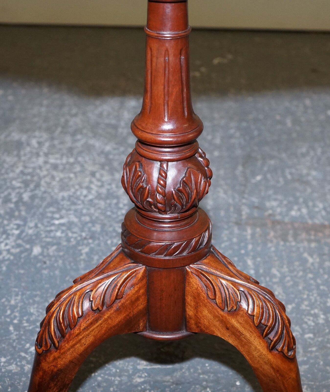 Lovely Large Hardwood Large Pie Crust Tilt Top Side Wine Plant Lamp Table photo buy
