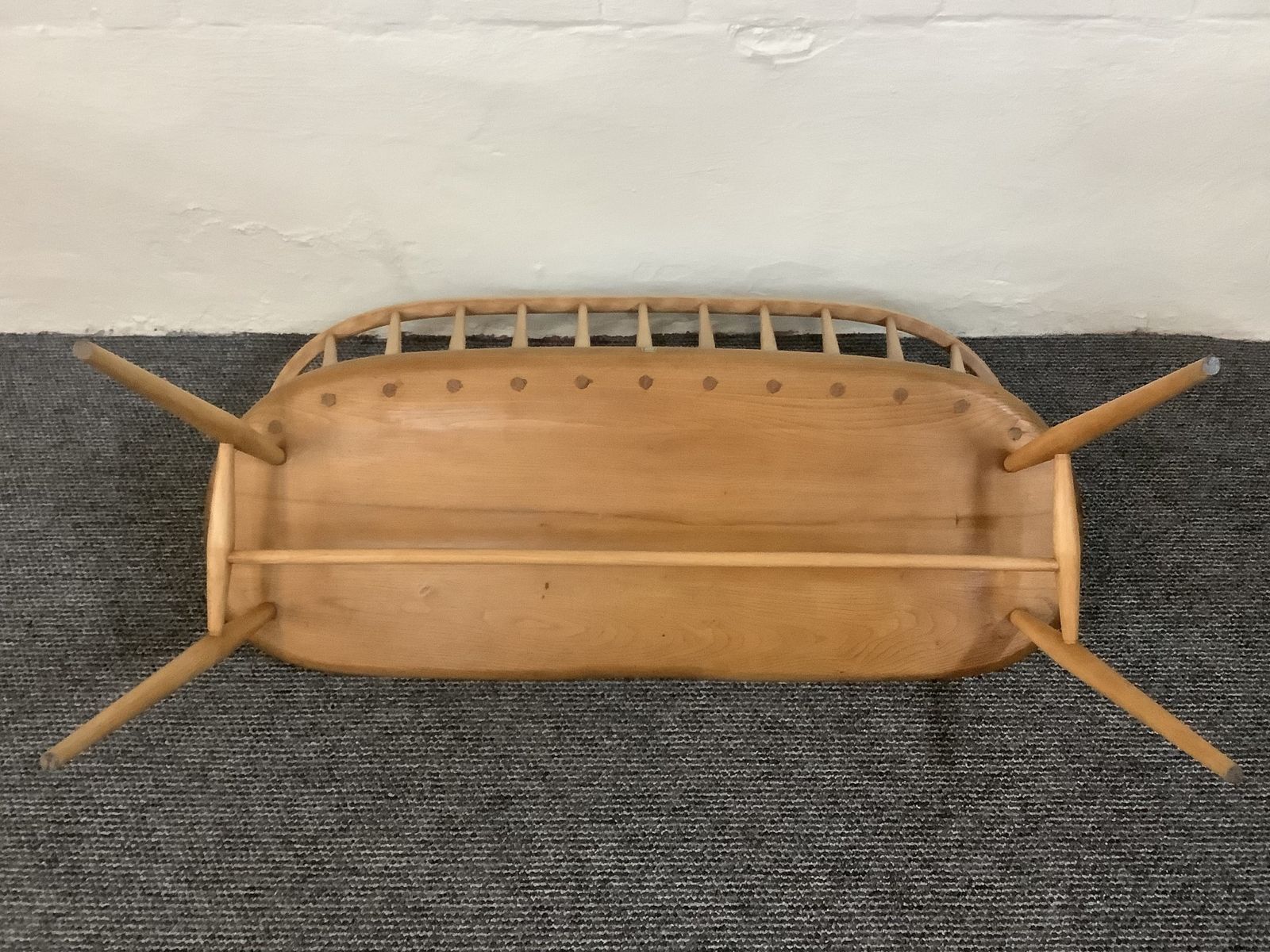 photo vinterior Ercol Windsor 349 Love Seat, Produced 1956/59.
