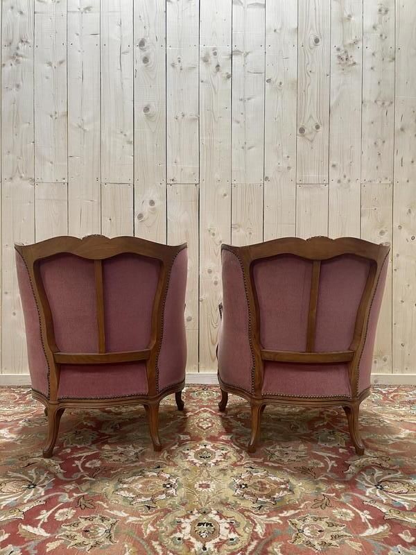 Paire De Fauteuils   Bergères De Style Louis XV En Velours Rose photo for sale